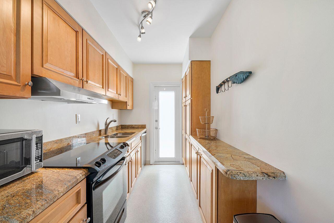 1221 Hillsboro Mile 25b