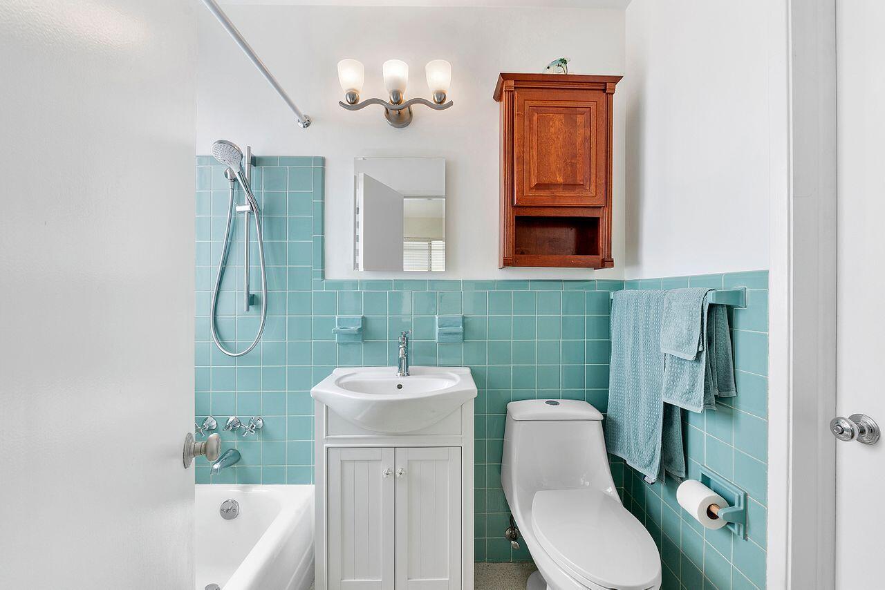 1221 Hillsboro Mile 25b