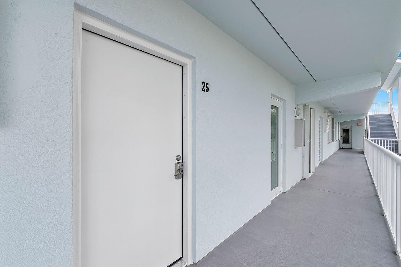 2700 Banyan Road 25c