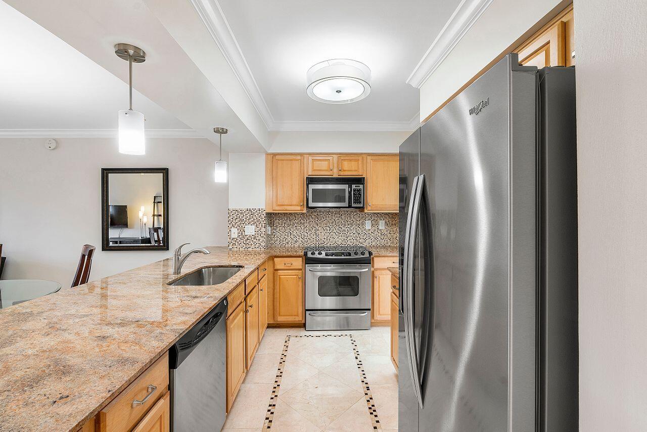 2700 Banyan Road 25c