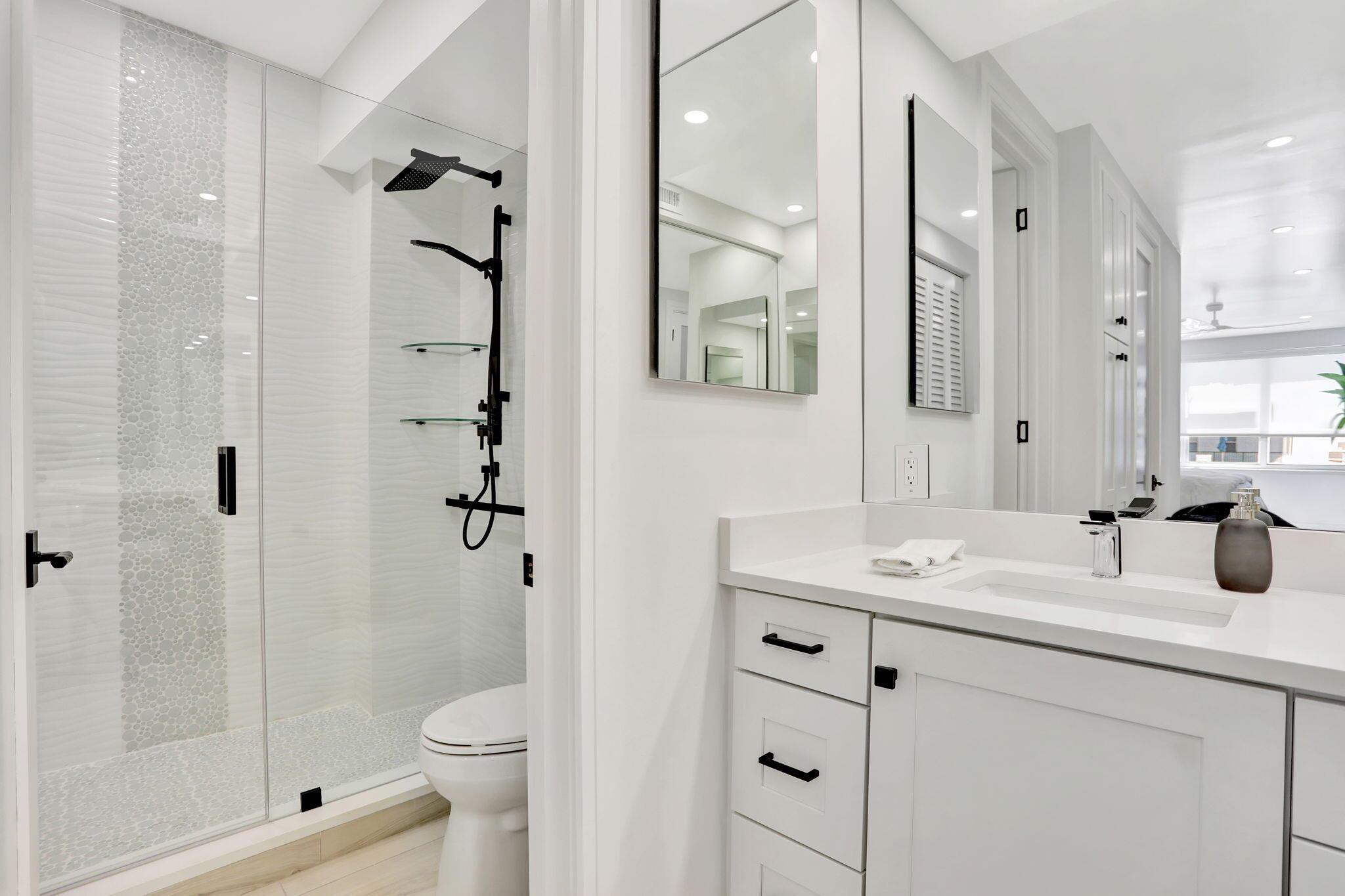 1149 Hillsboro Mile 112 N