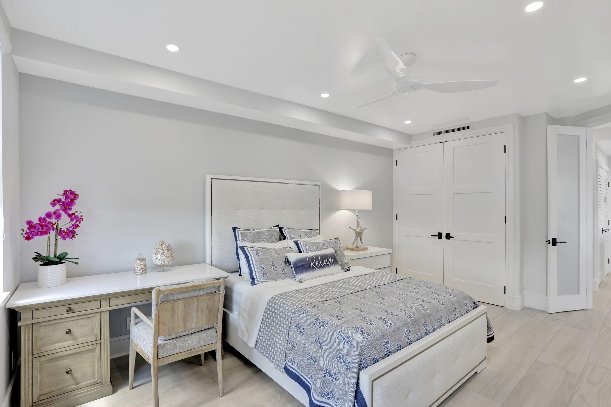 1149 Hillsboro Mile 112 N
