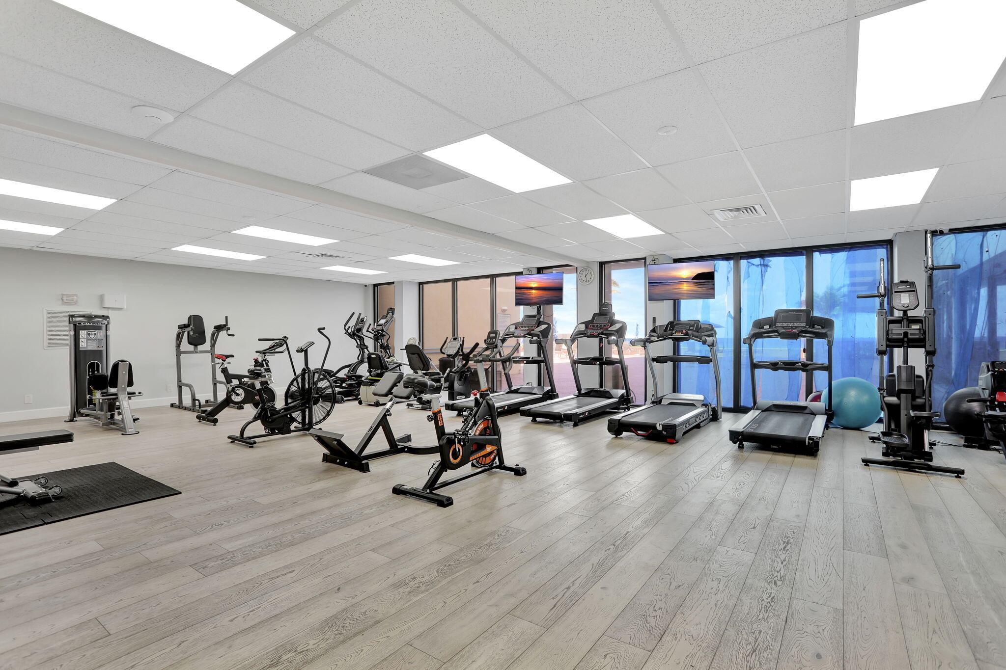 1149 Hillsboro Mile 112 N