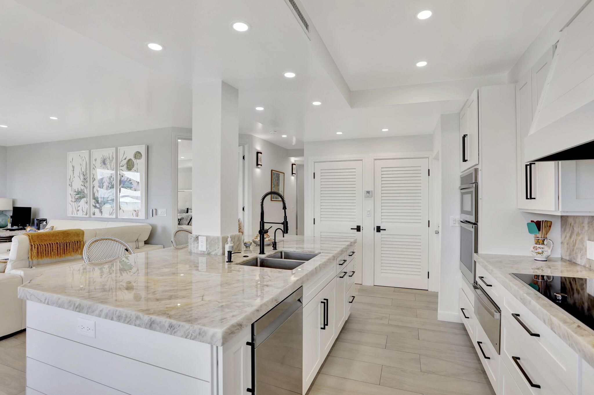 1149 Hillsboro Mile 112 N