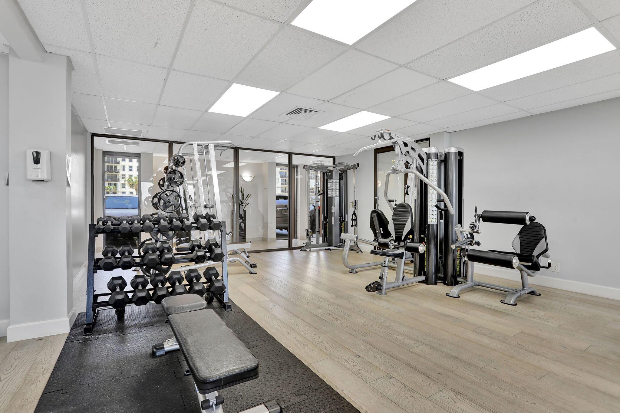 1149 Hillsboro Mile 112 N