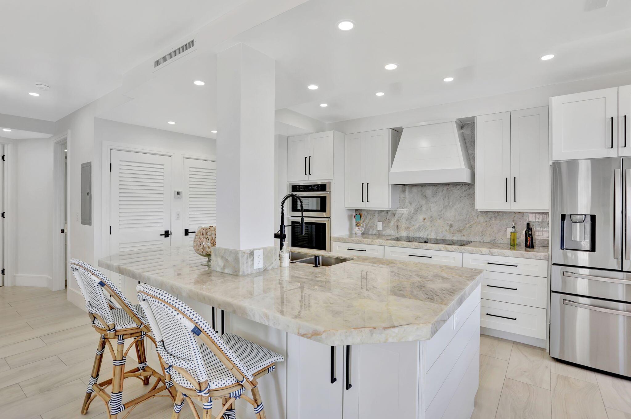 1149 Hillsboro Mile 112 N