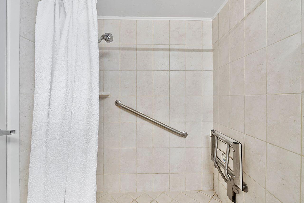 1221 Hillsboro Mile 40a