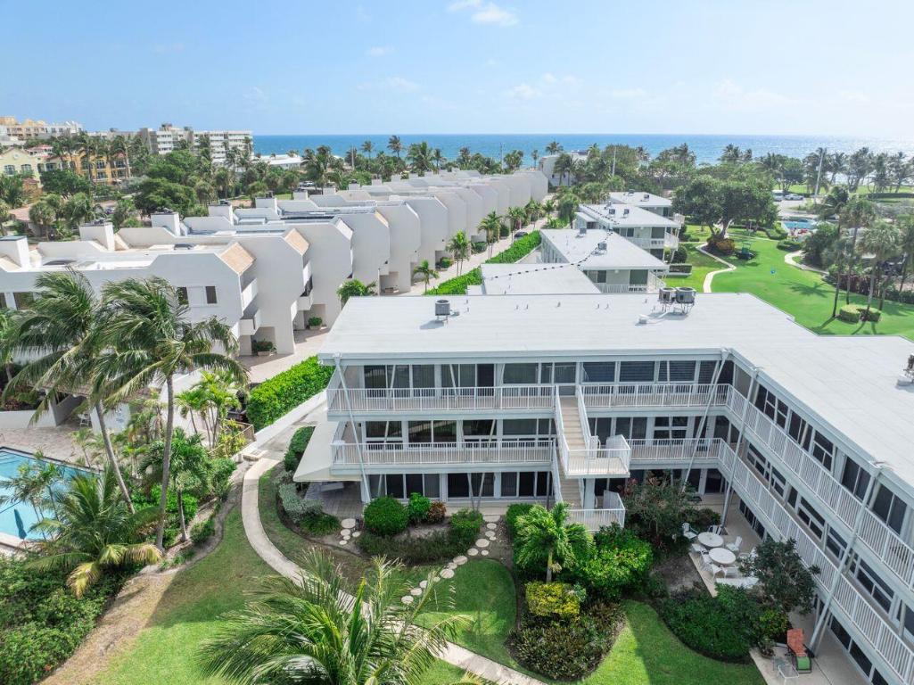 1221 Hillsboro Mile 40a