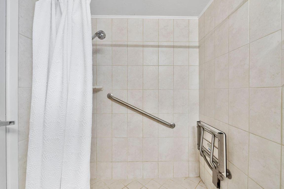 1221 Hillsboro Mile 40a