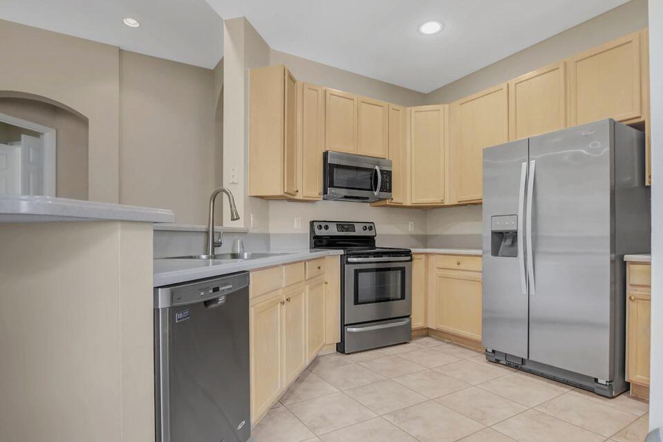 6731 Southport Drive W