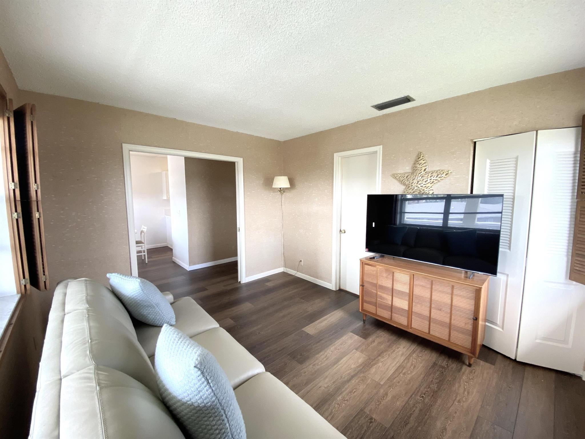 1121 Cactus Terrace 204