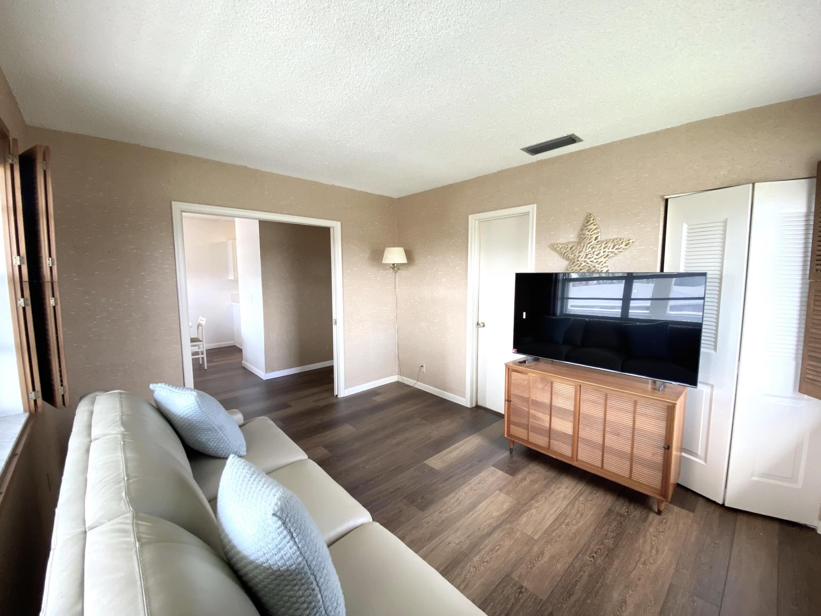 1121 Cactus Terrace 204