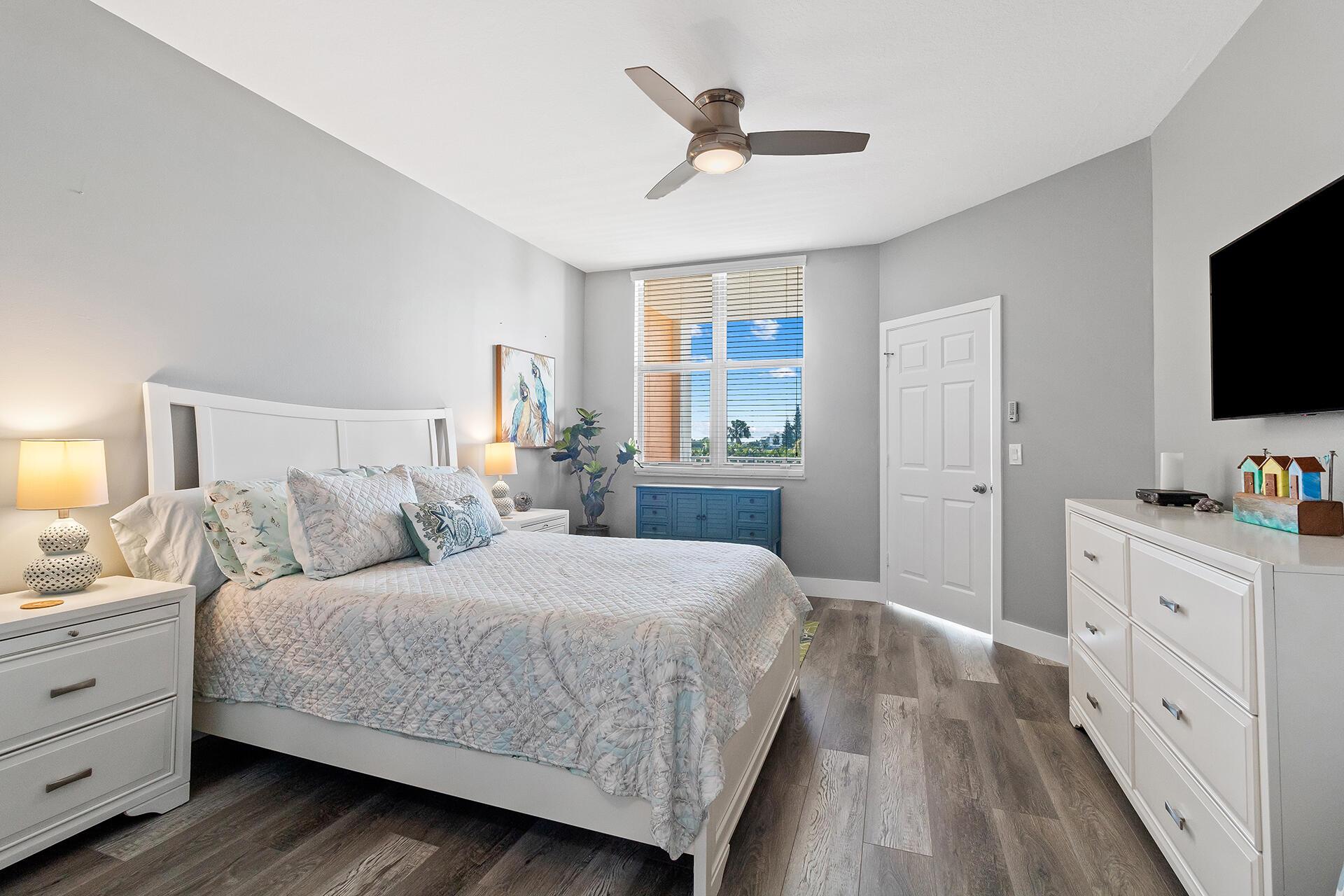 806 E Windward Way 321