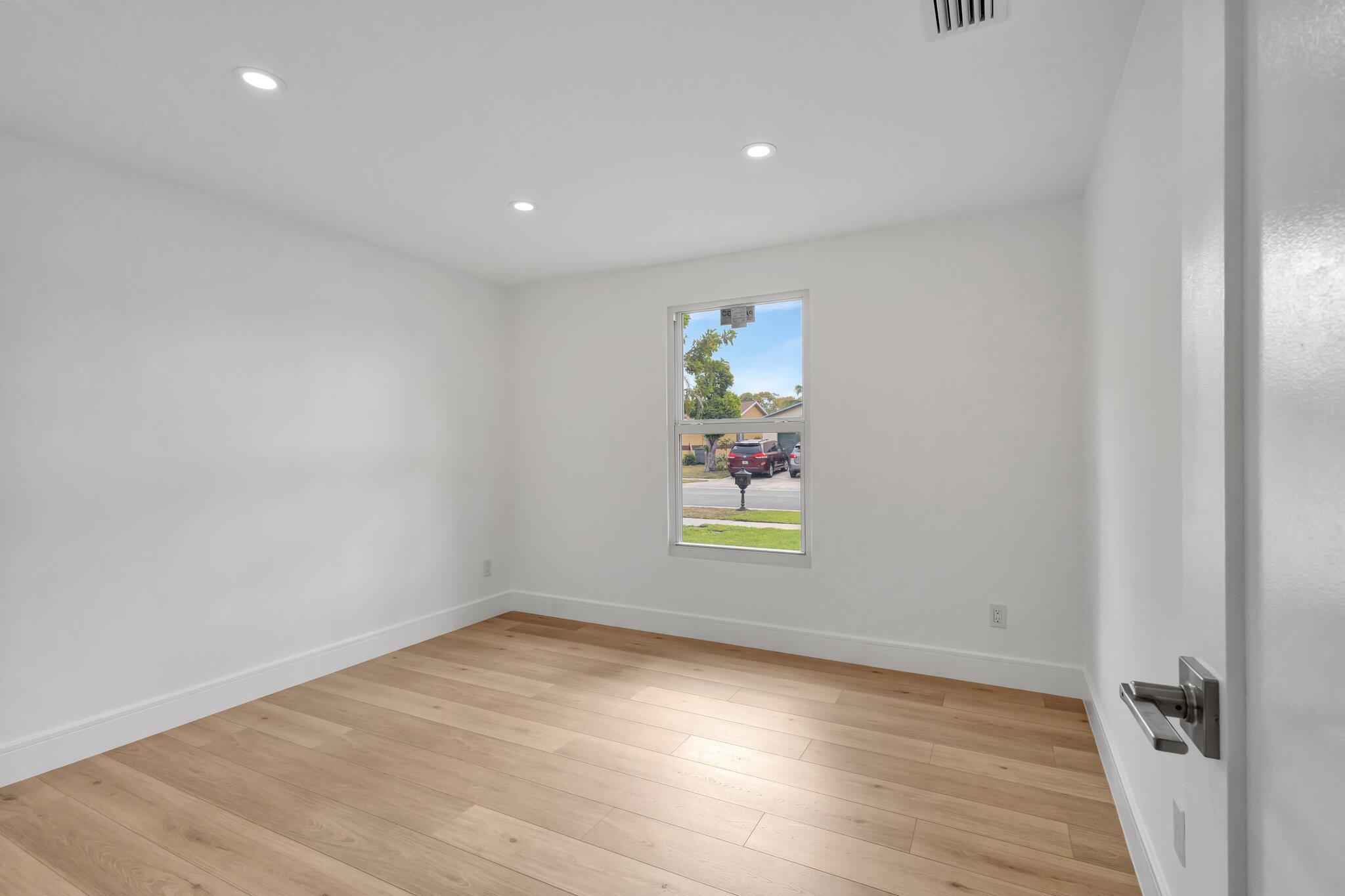 3849 Beresford Road W