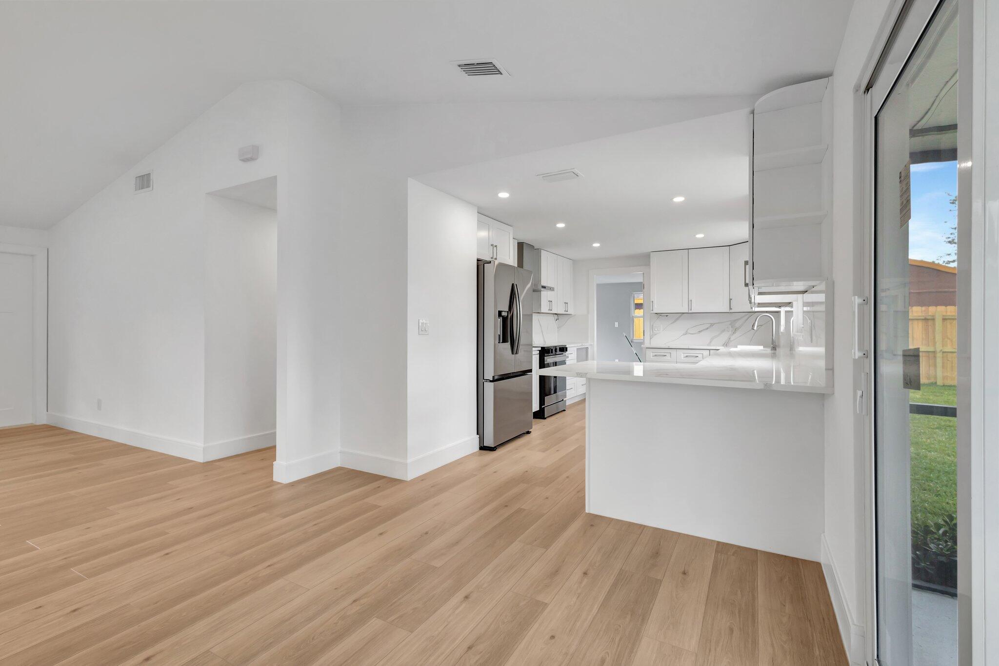 3849 Beresford Road W