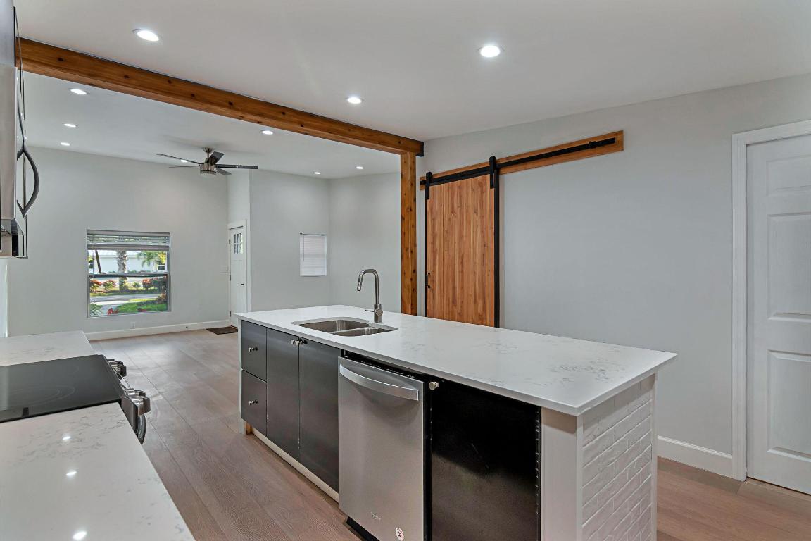 959 SW 18th Street E