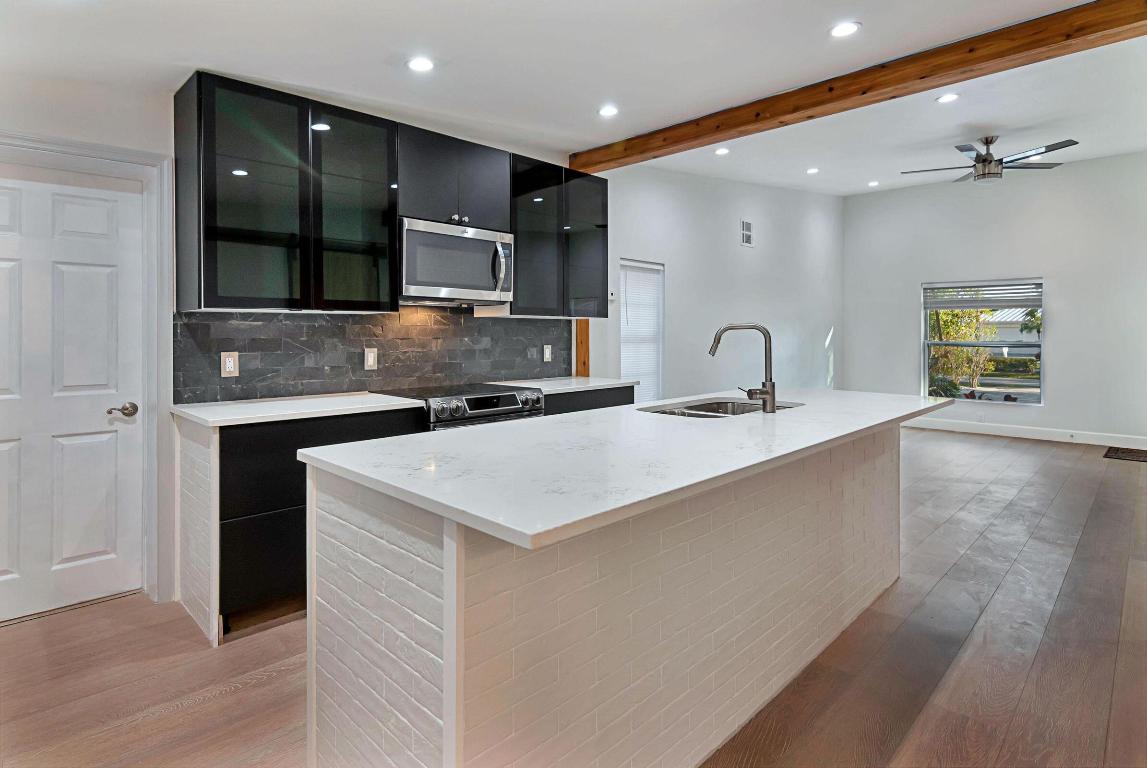 959 SW 18th Street E