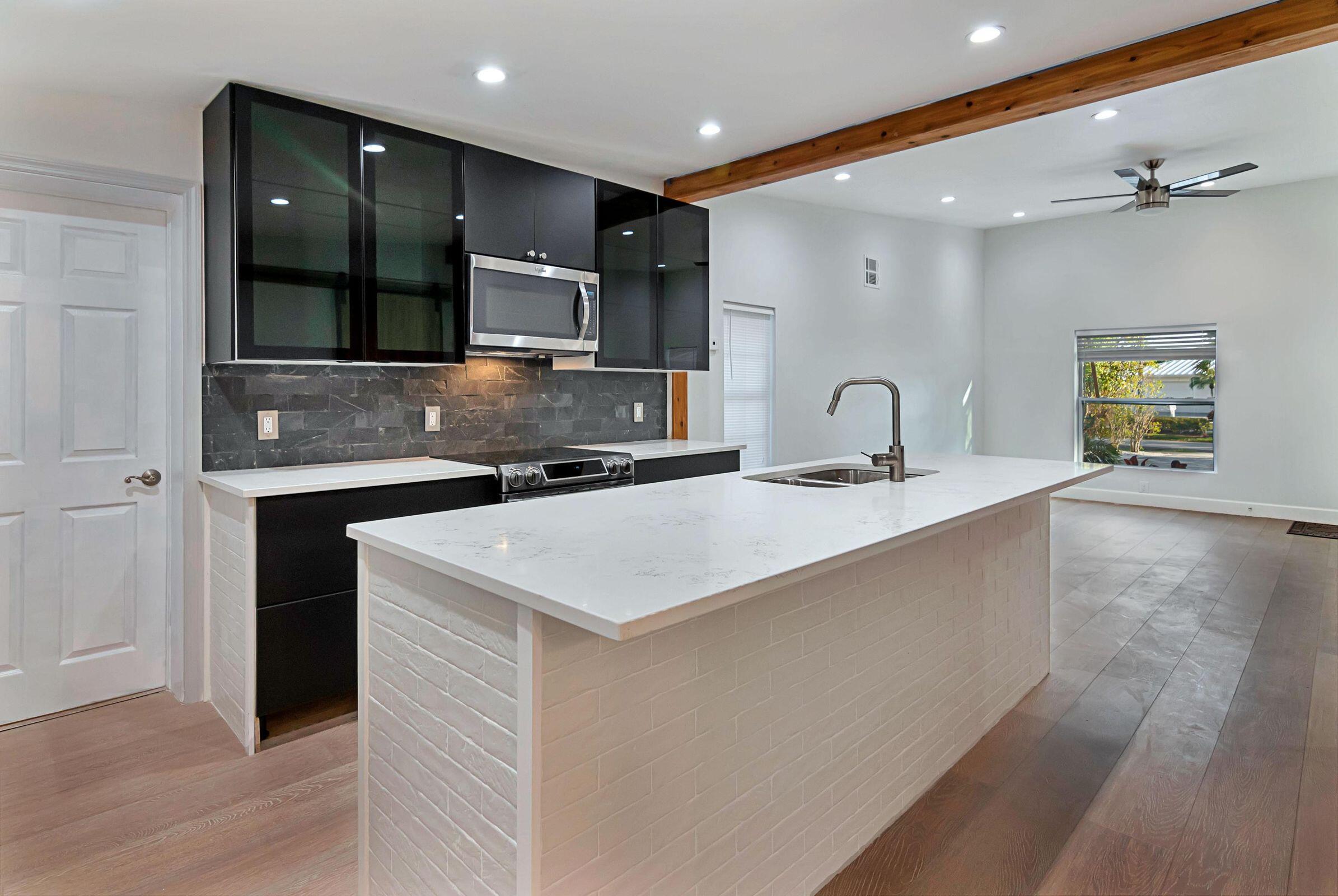 959 SW 18th Street E