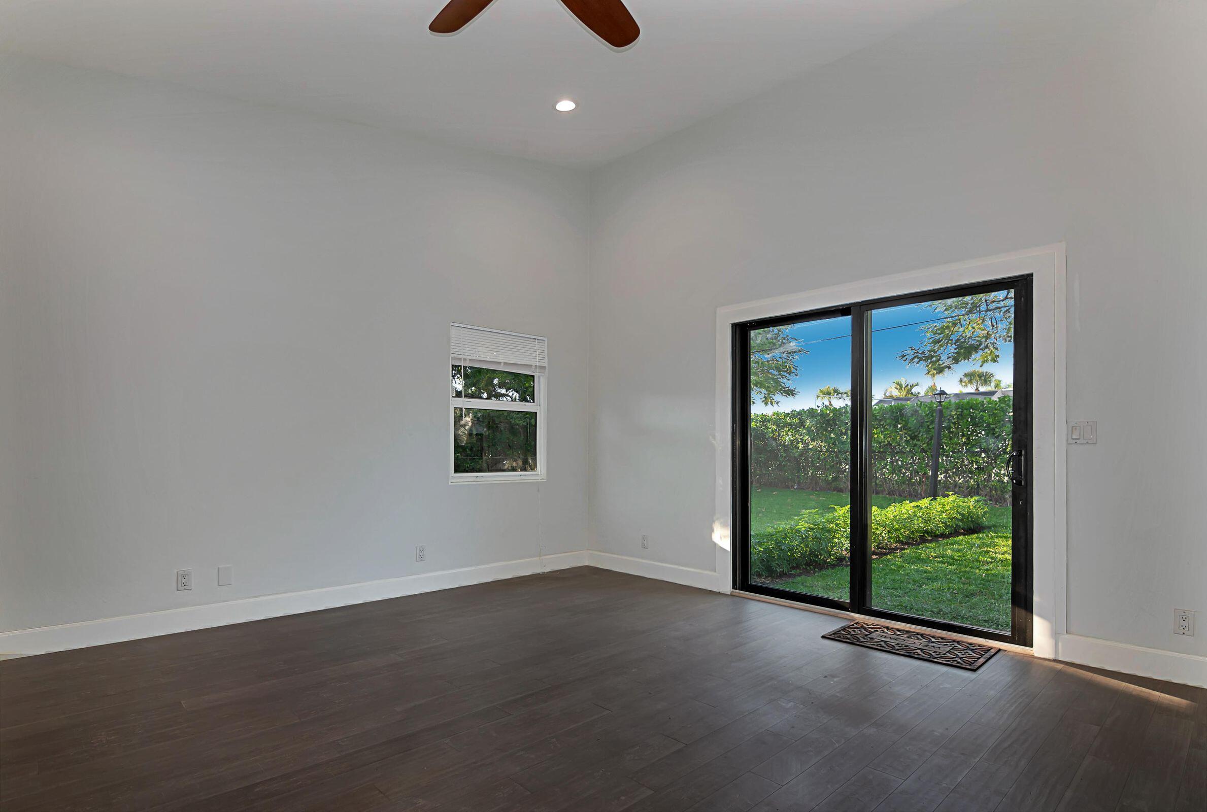 959 SW 18th Street E