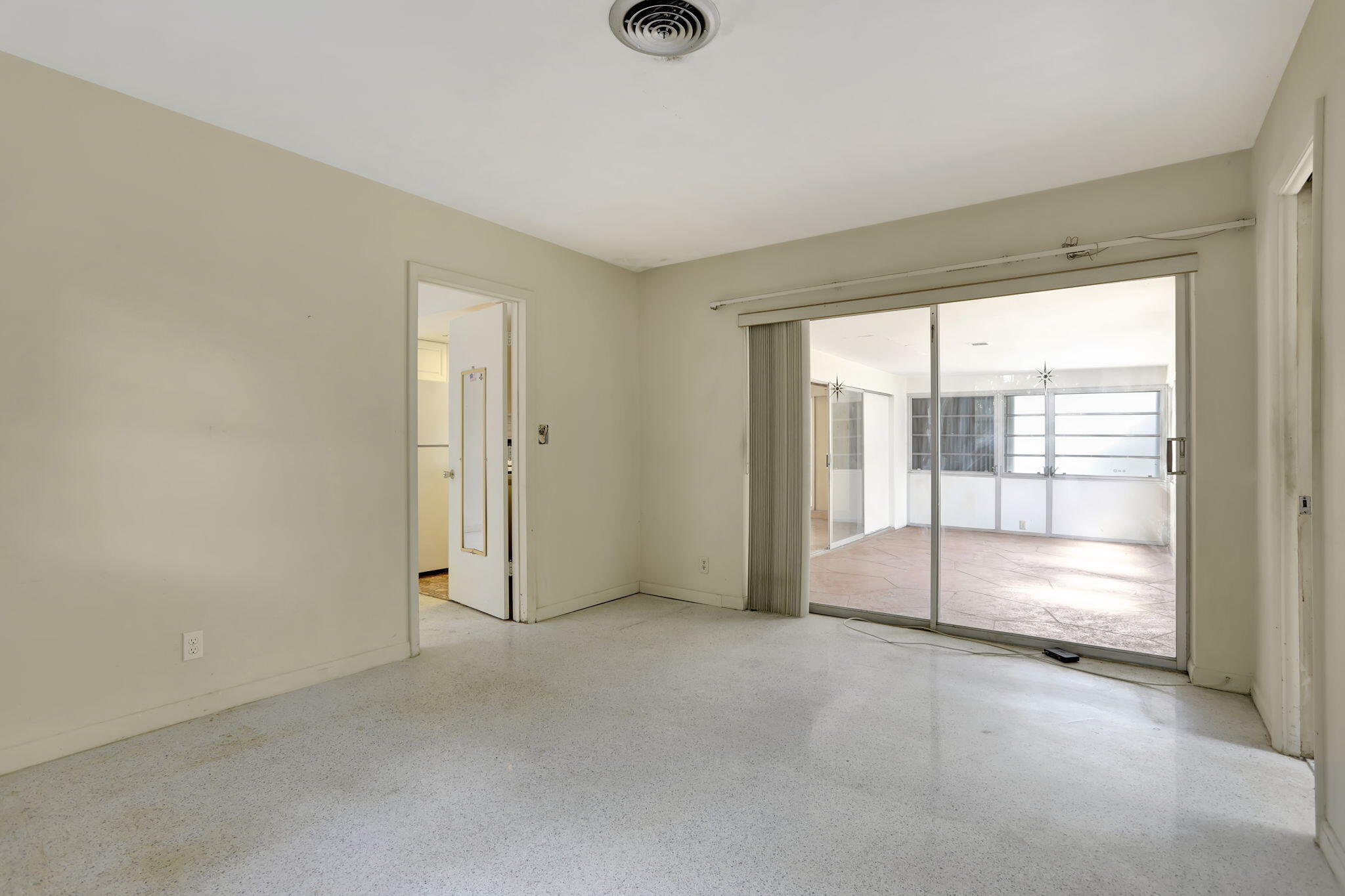 2210 NE 40th Court