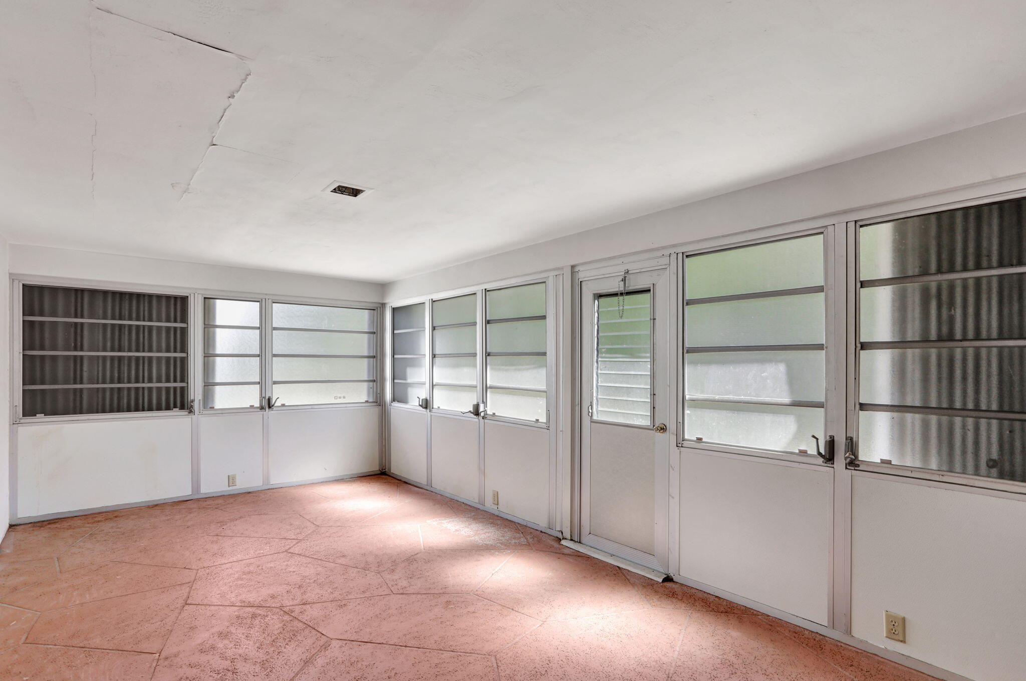 2210 NE 40th Court