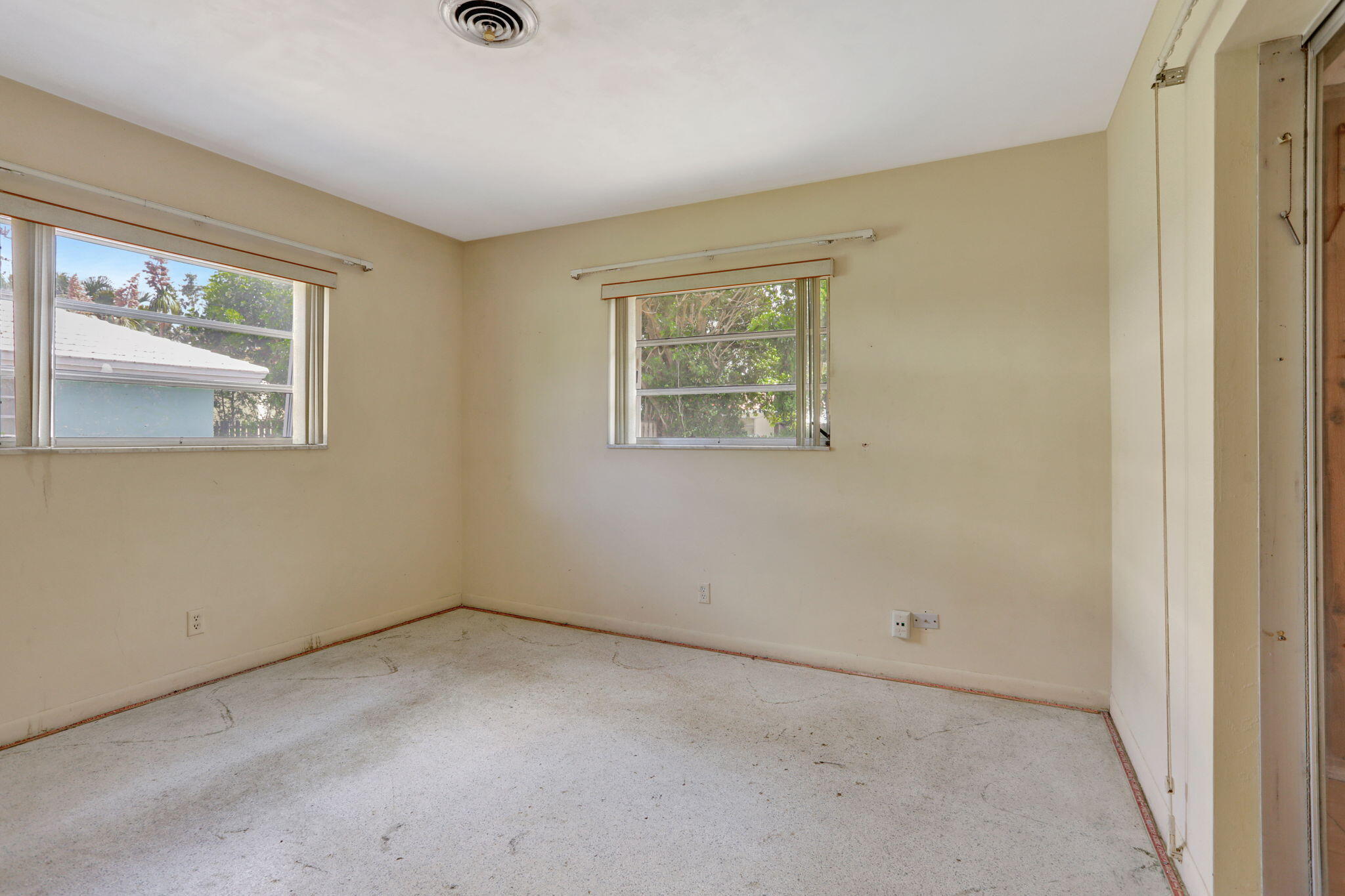2210 NE 40th Court