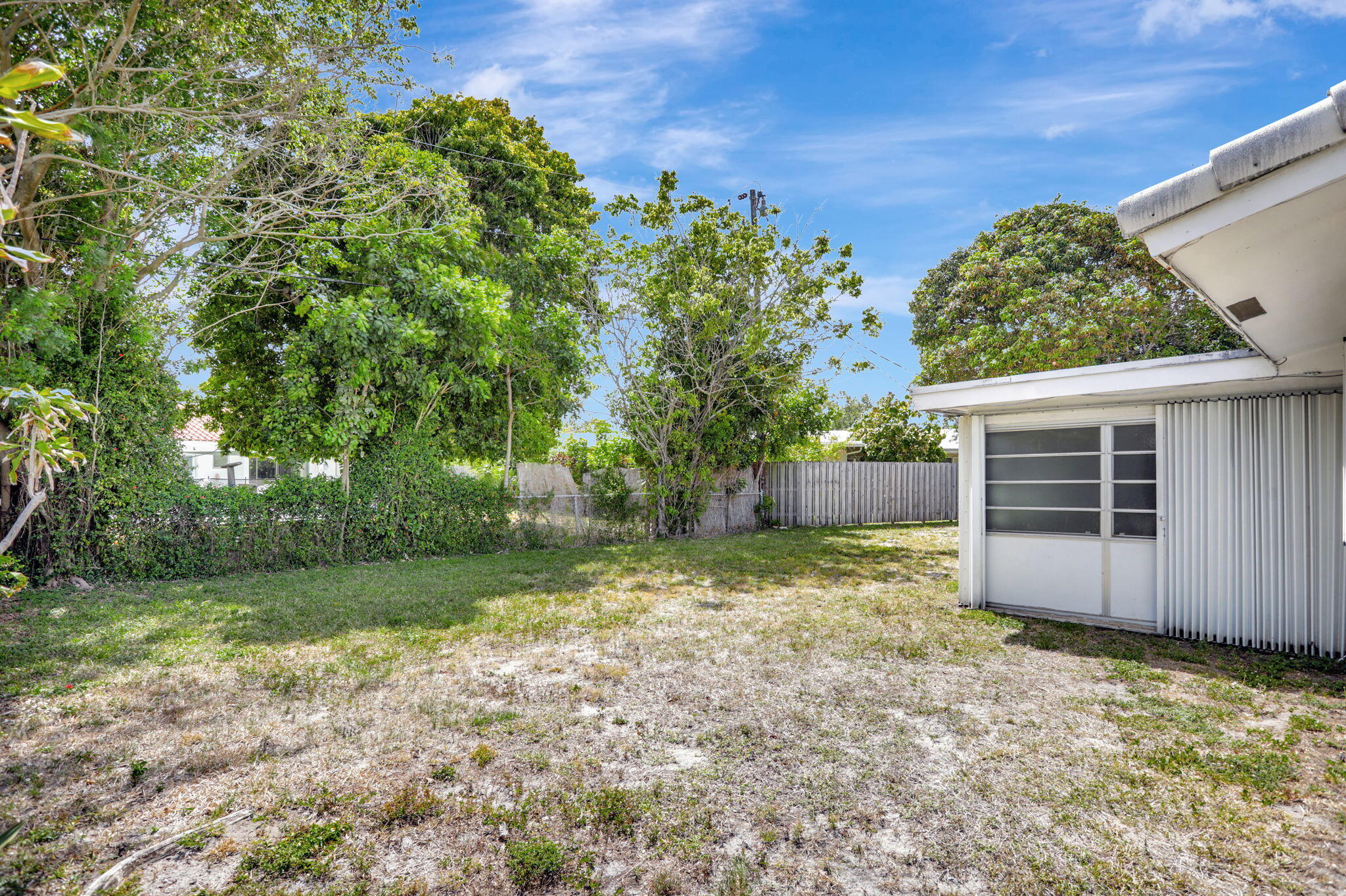 2210 NE 40th Court