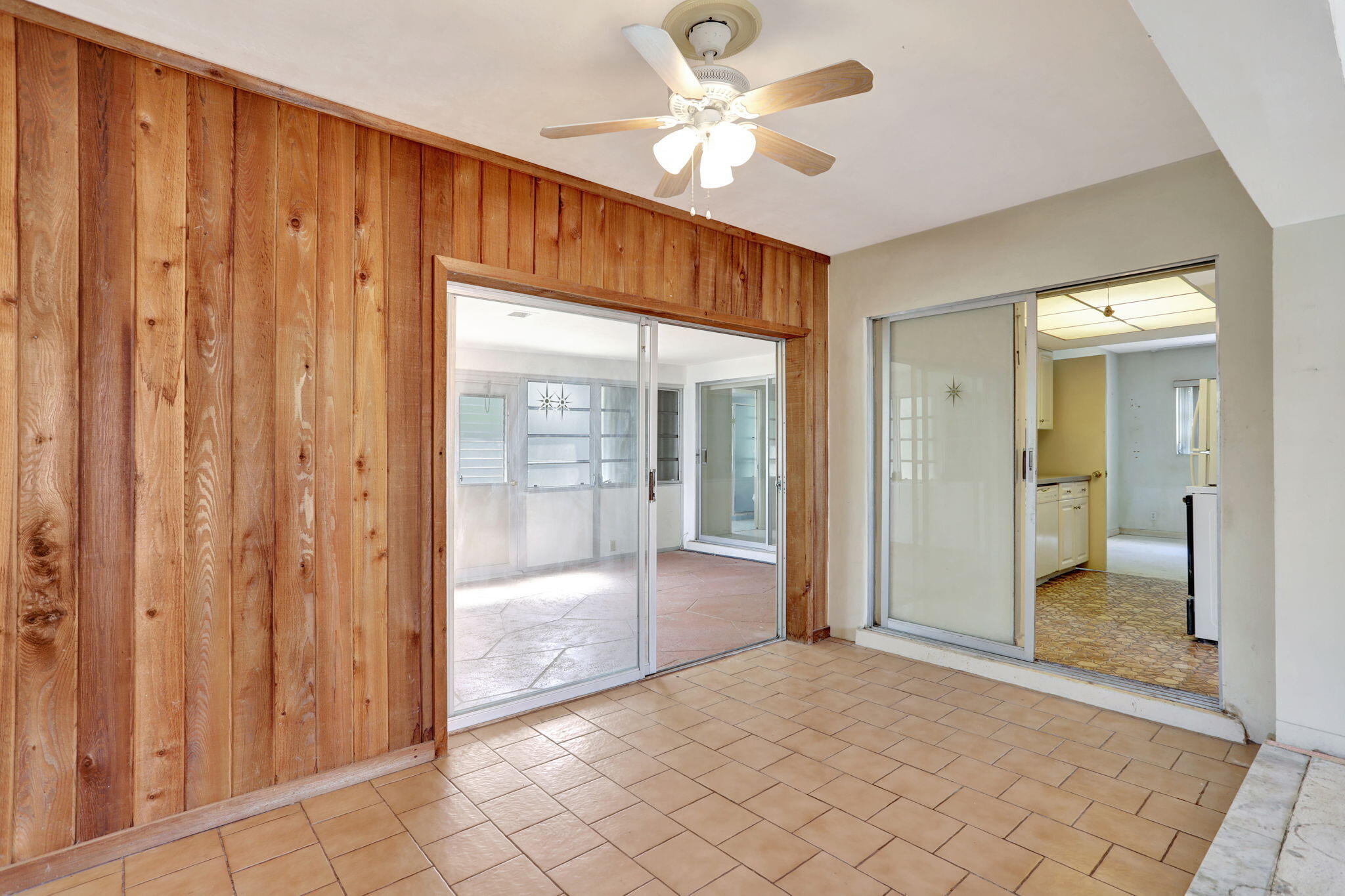 2210 NE 40th Court