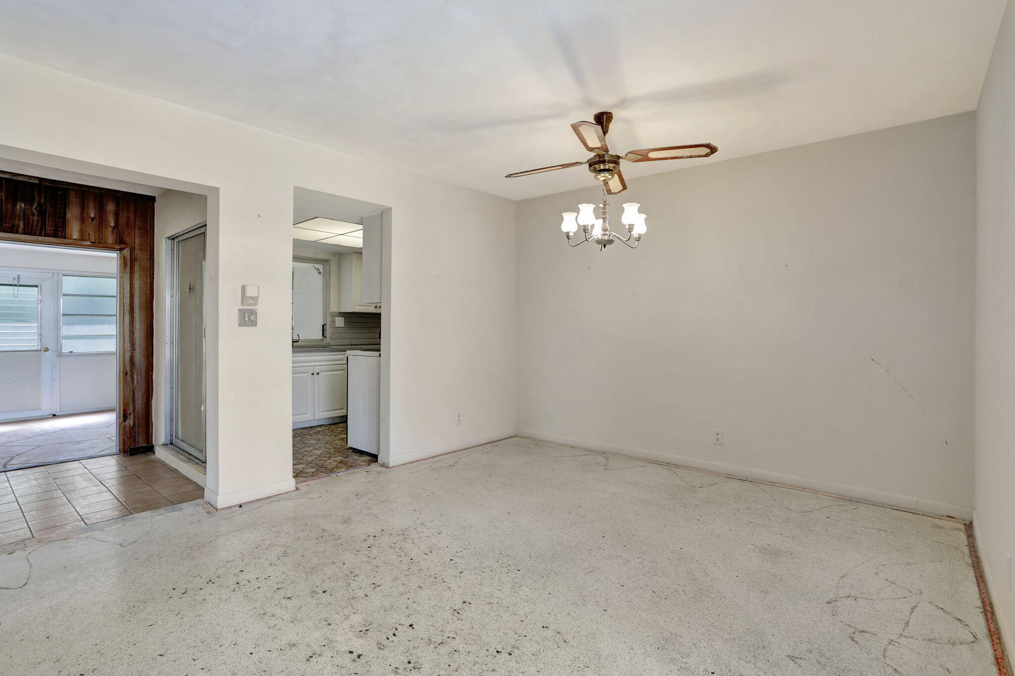 2210 NE 40th Court