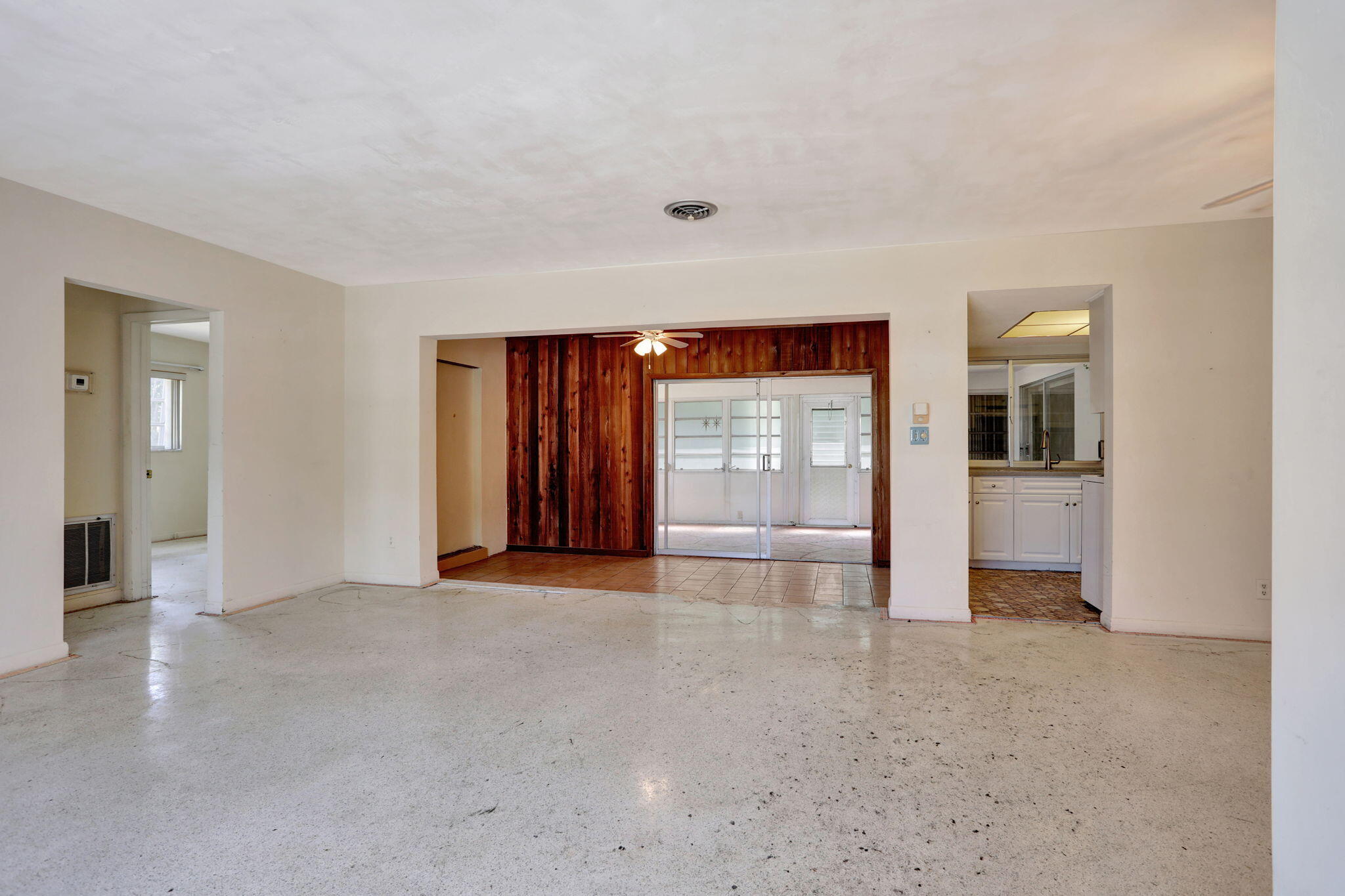 2210 NE 40th Court
