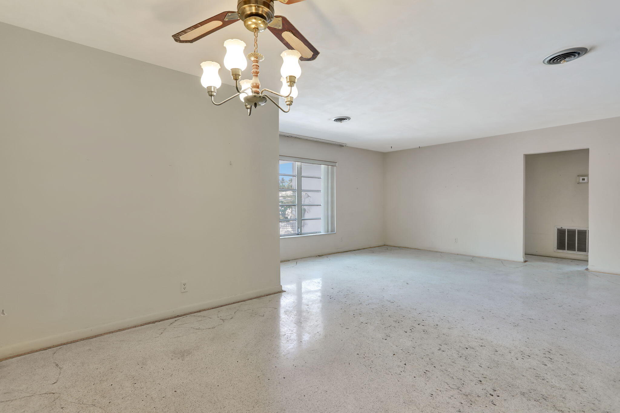 2210 NE 40th Court