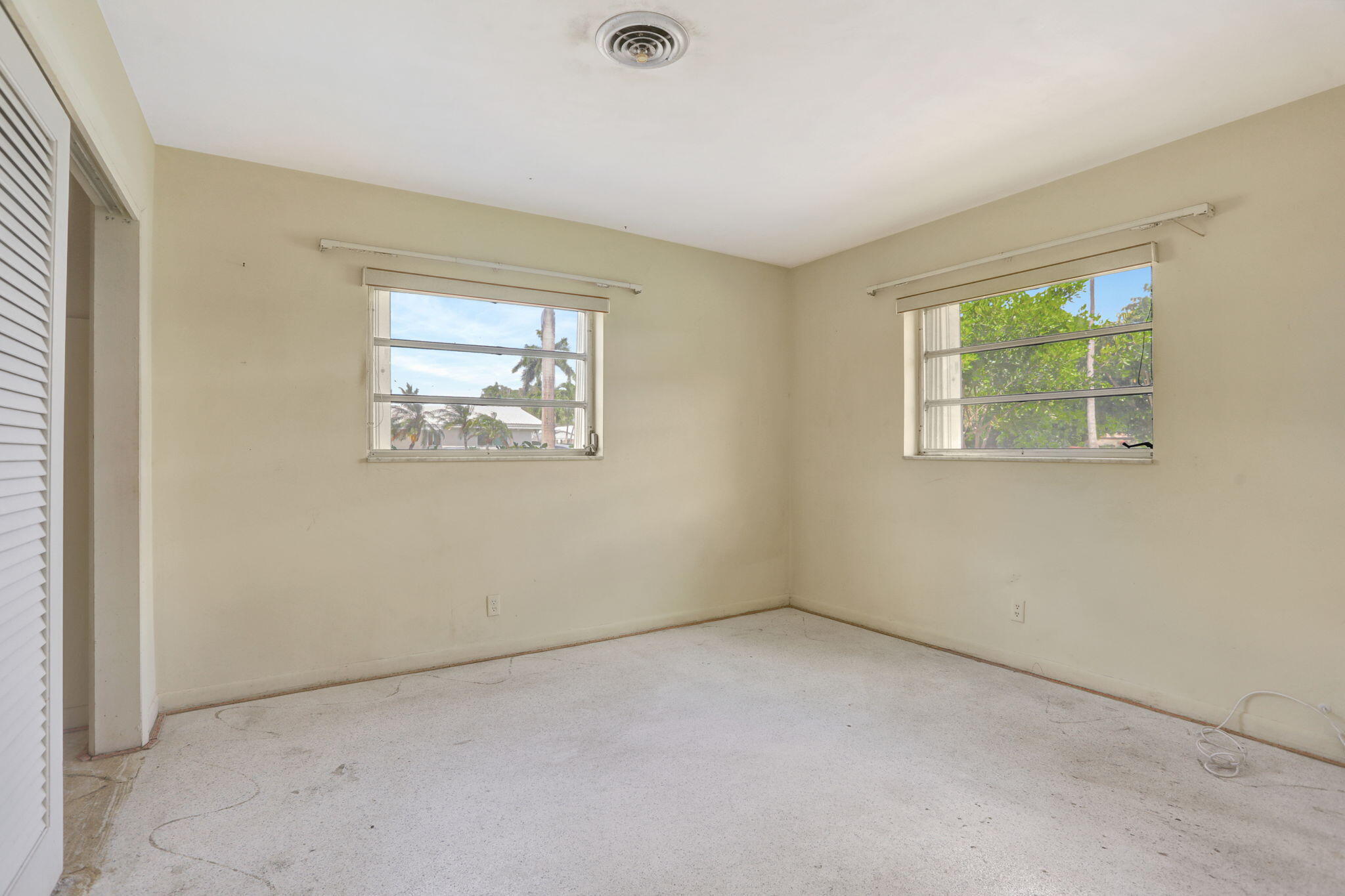 2210 NE 40th Court