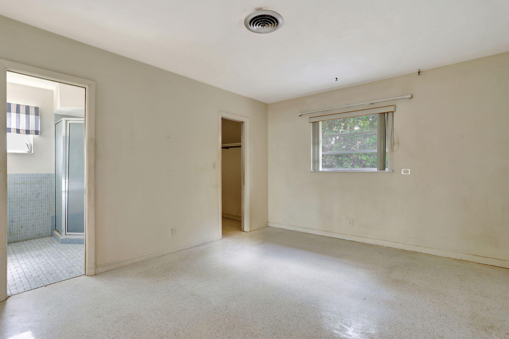 2210 NE 40th Court