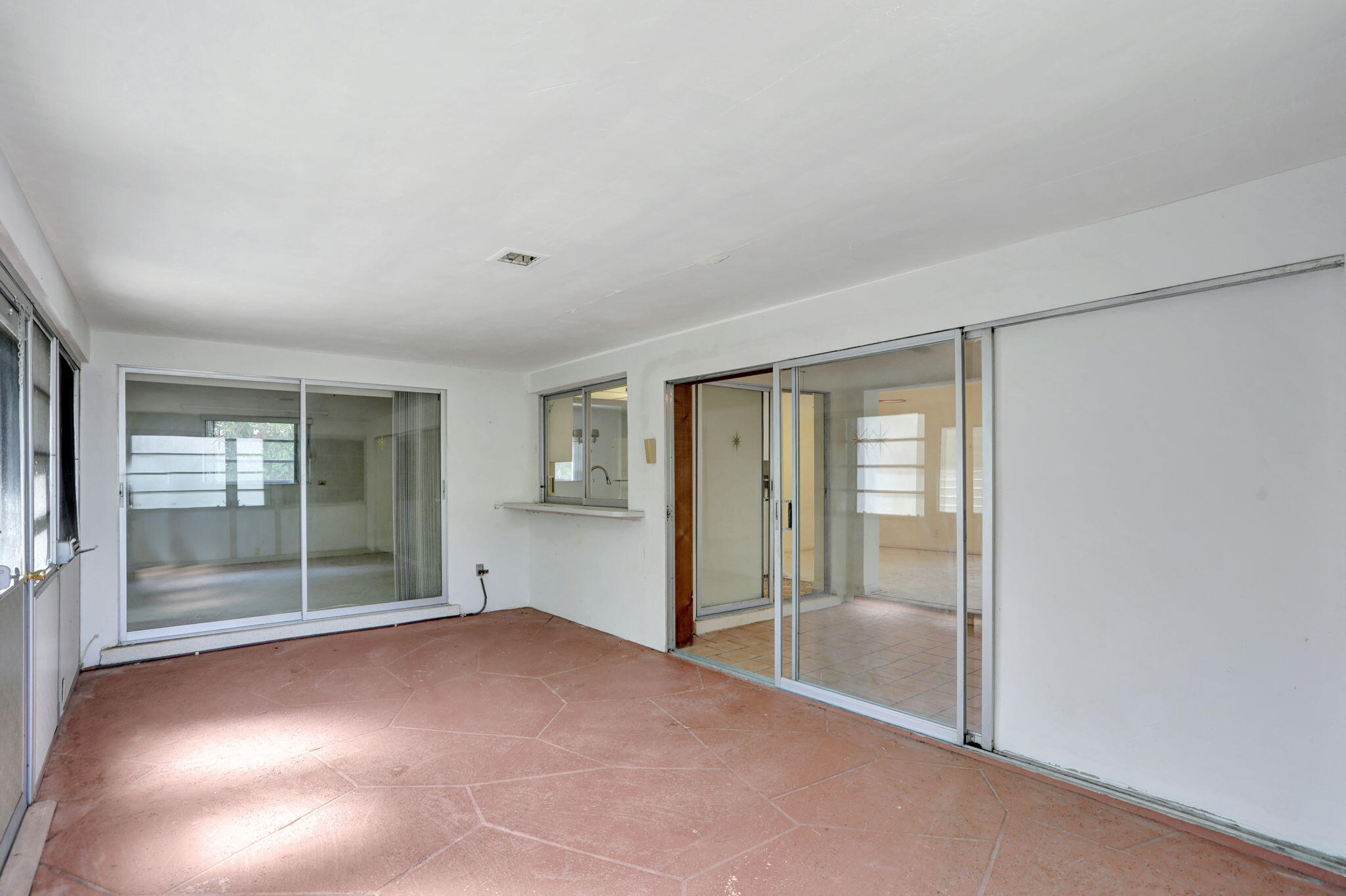 2210 NE 40th Court