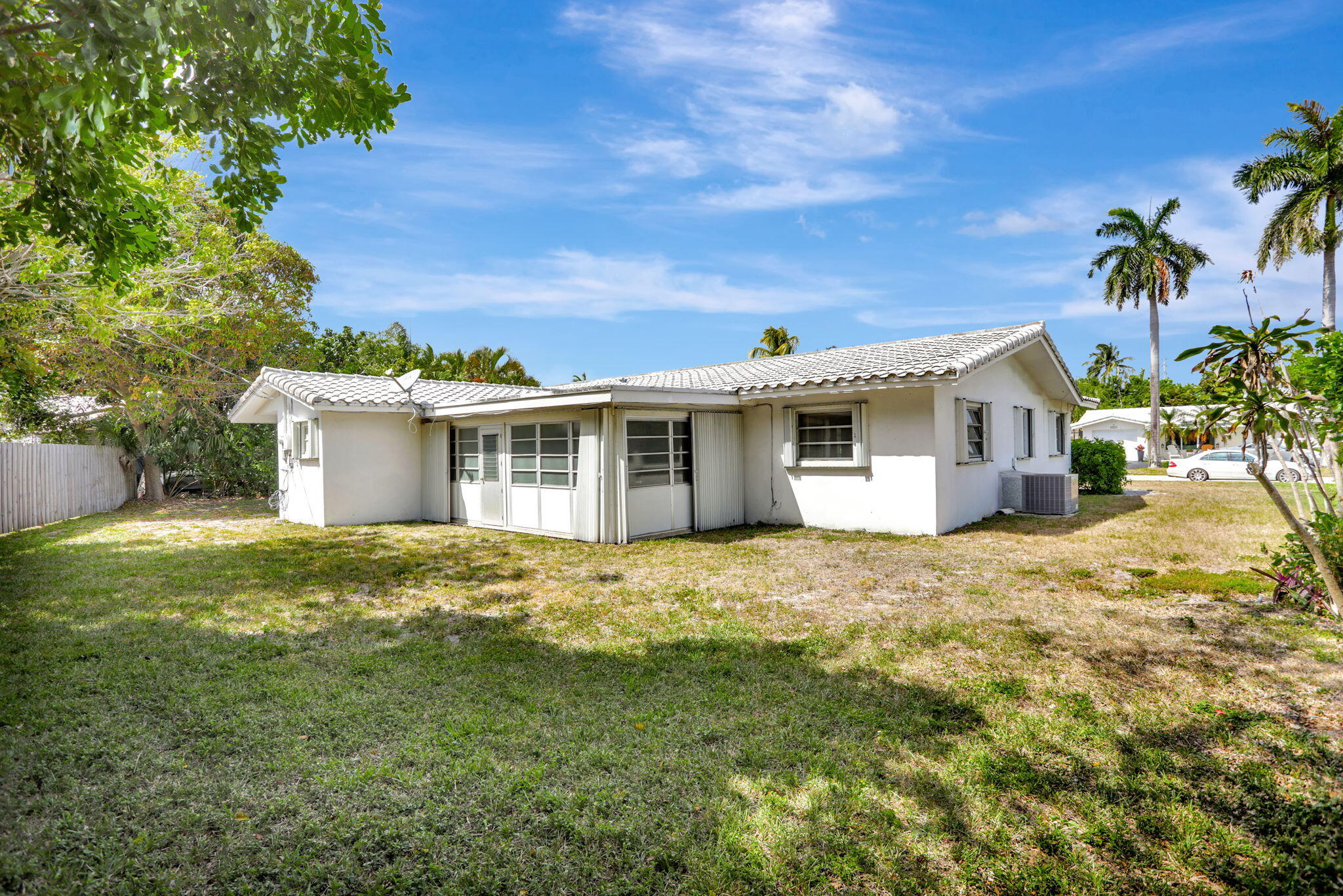 2210 NE 40th Court