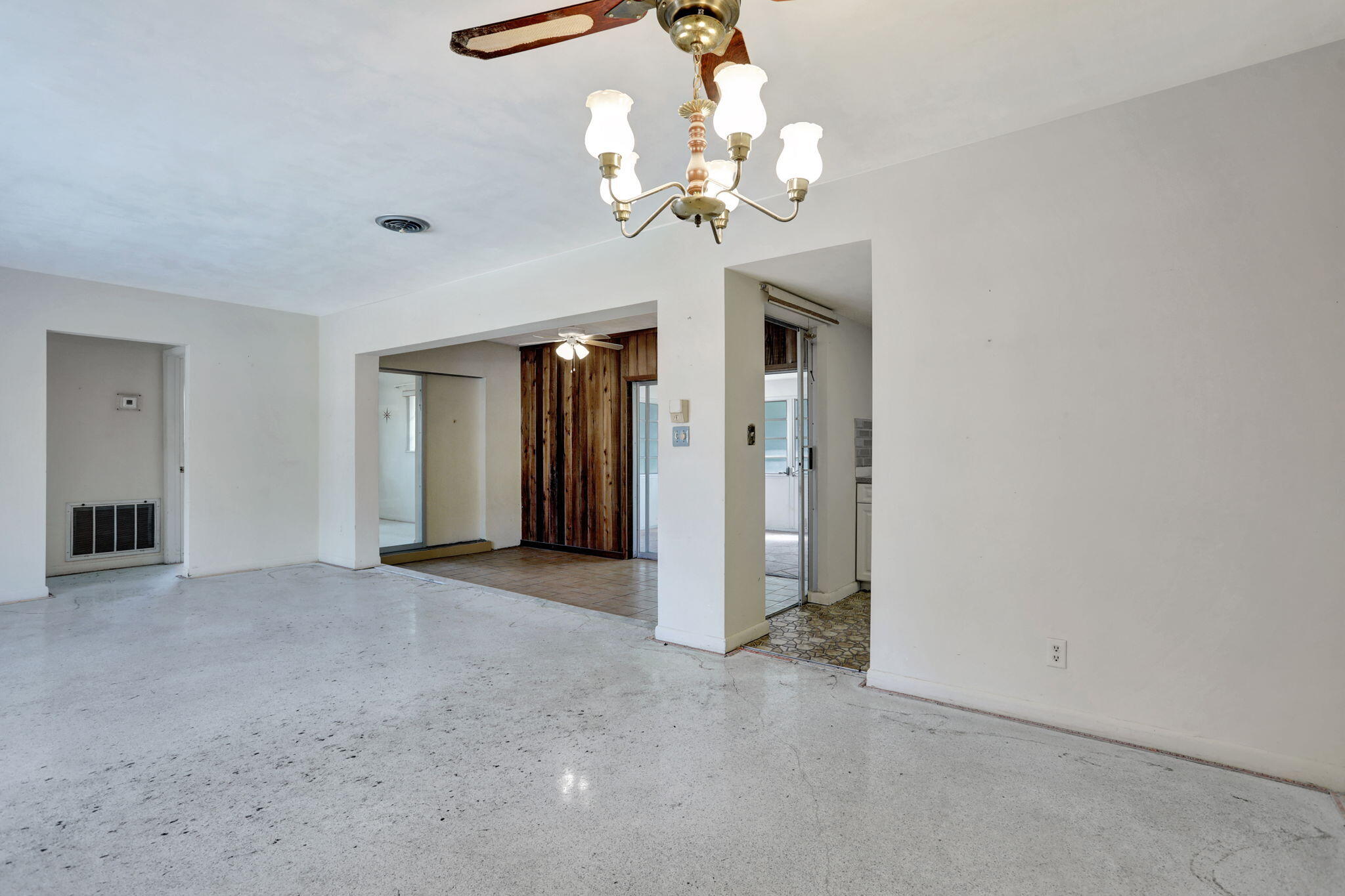 2210 NE 40th Court