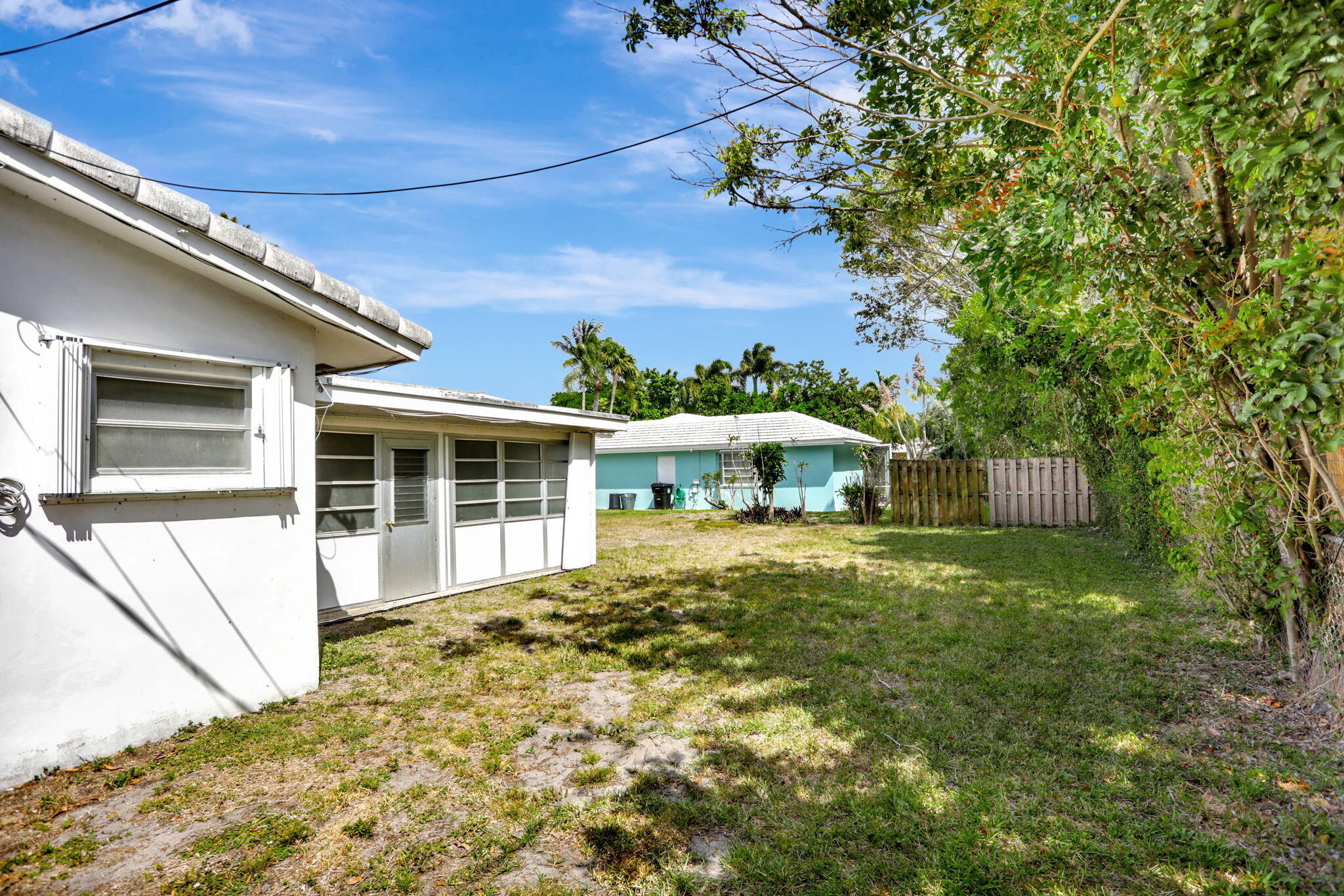 2210 NE 40th Court