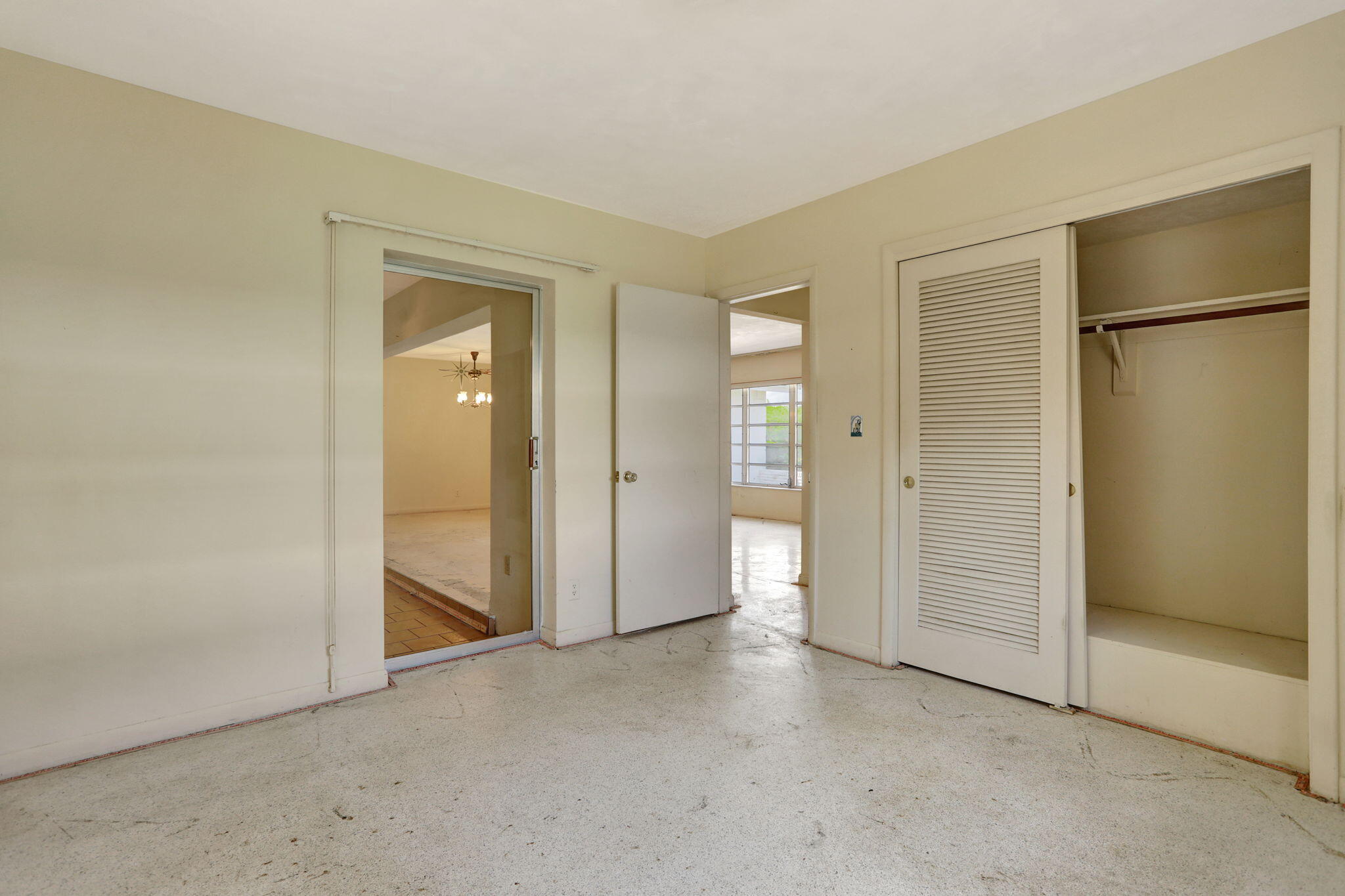 2210 NE 40th Court