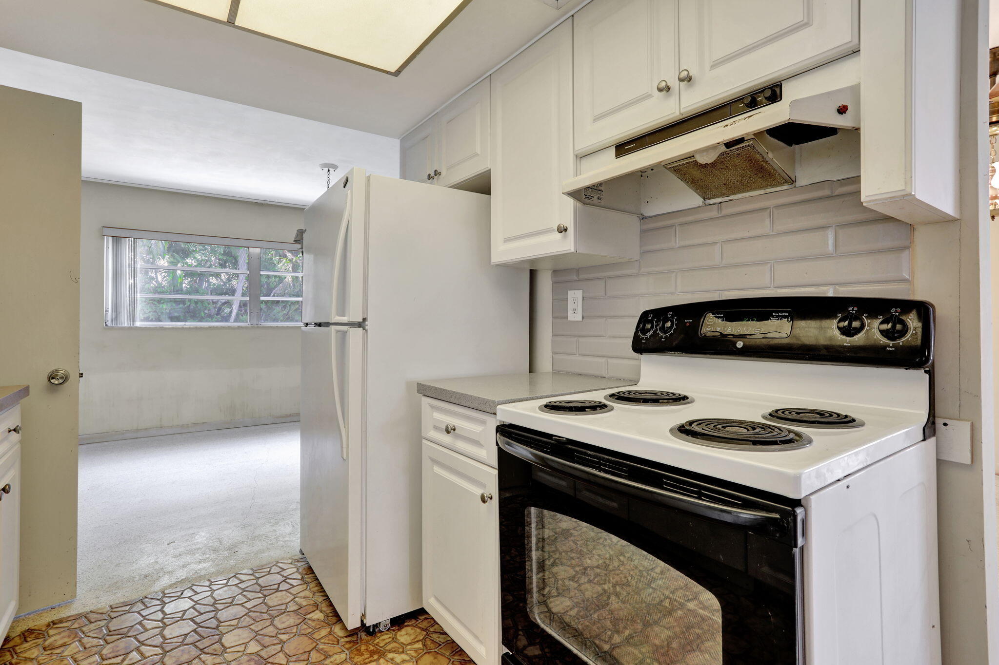 2210 NE 40th Court