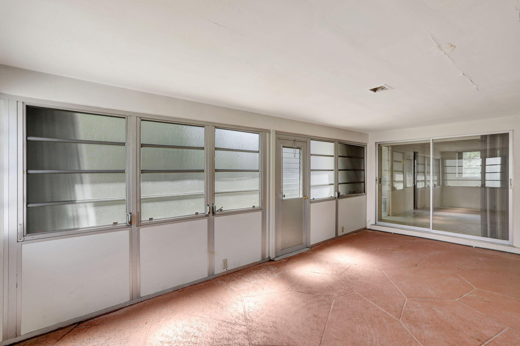 2210 NE 40th Court