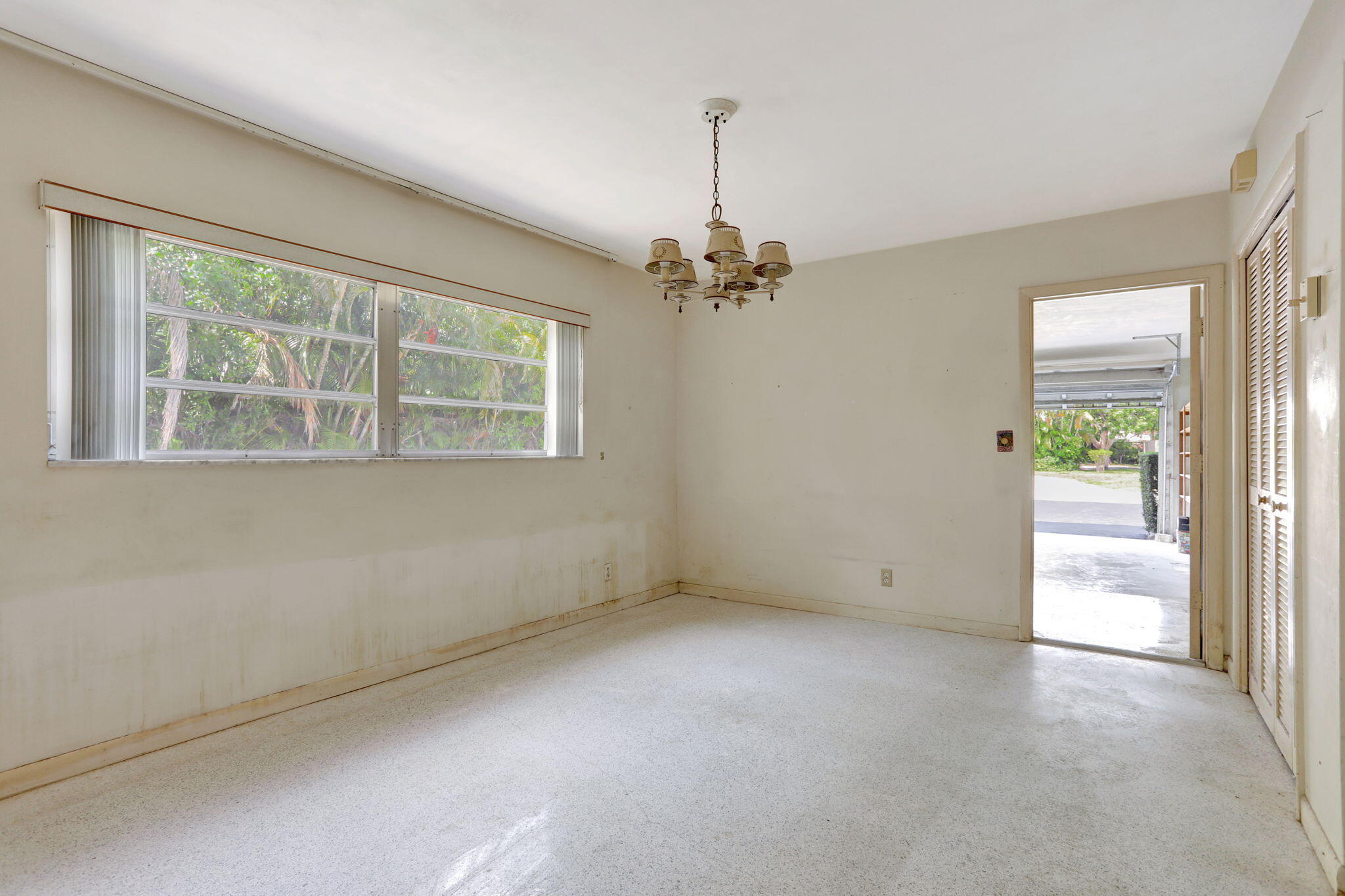 2210 NE 40th Court