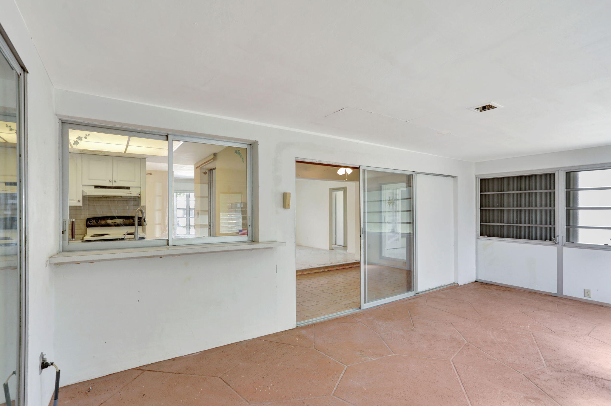 2210 NE 40th Court