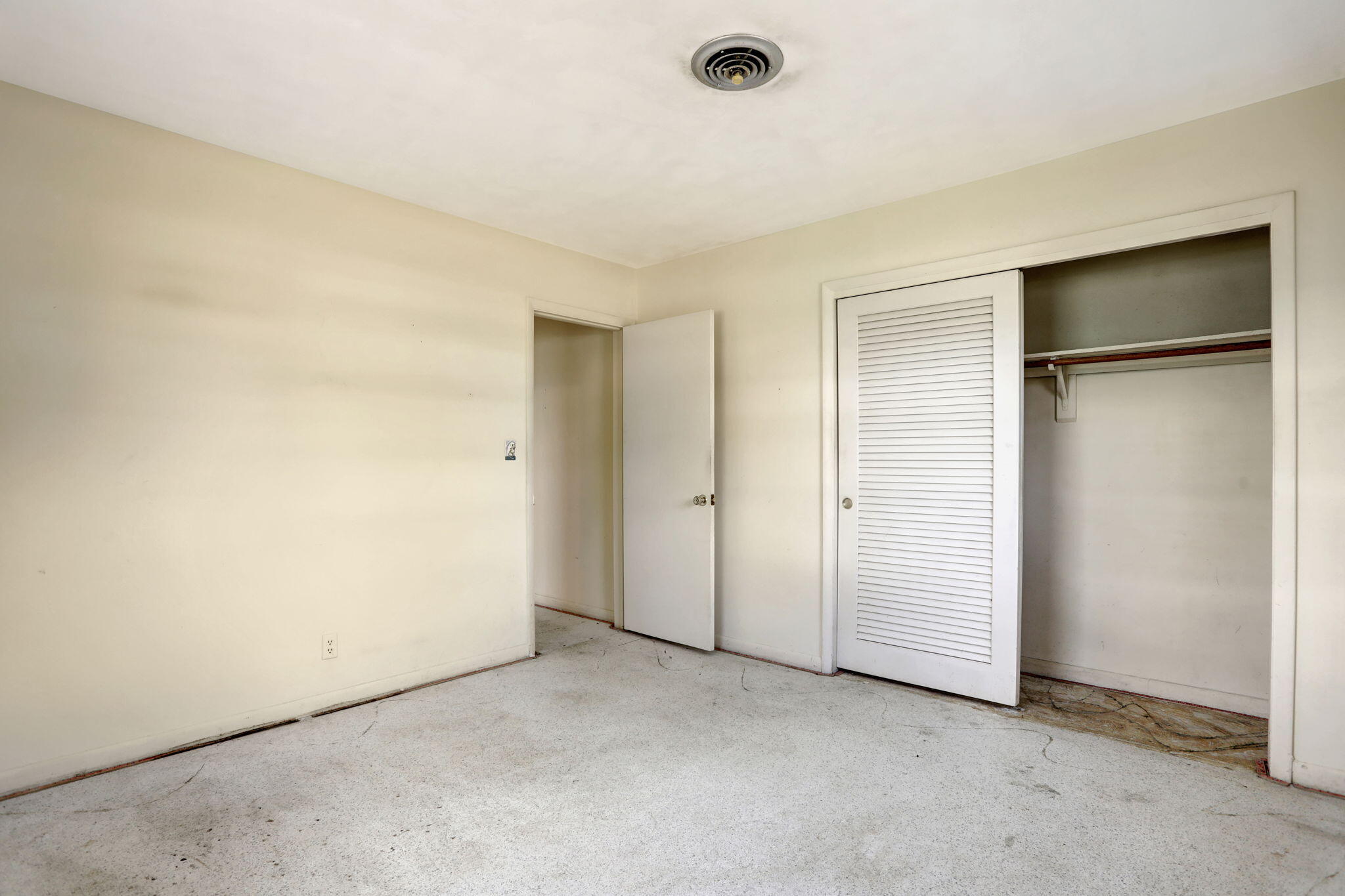 2210 NE 40th Court