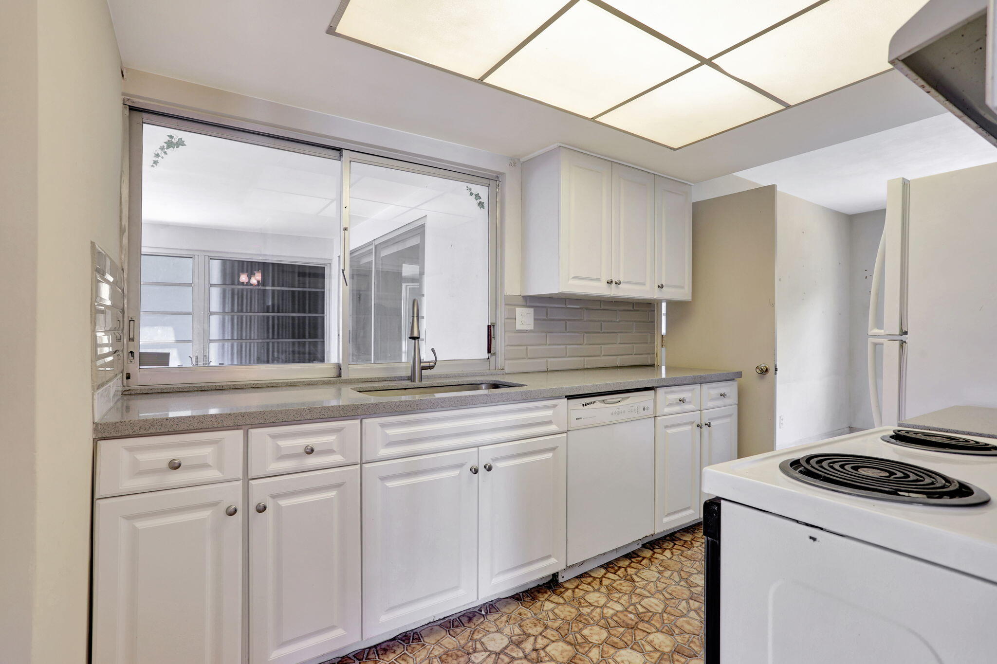 2210 NE 40th Court