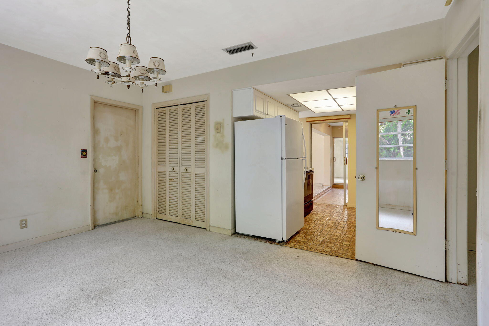 2210 NE 40th Court