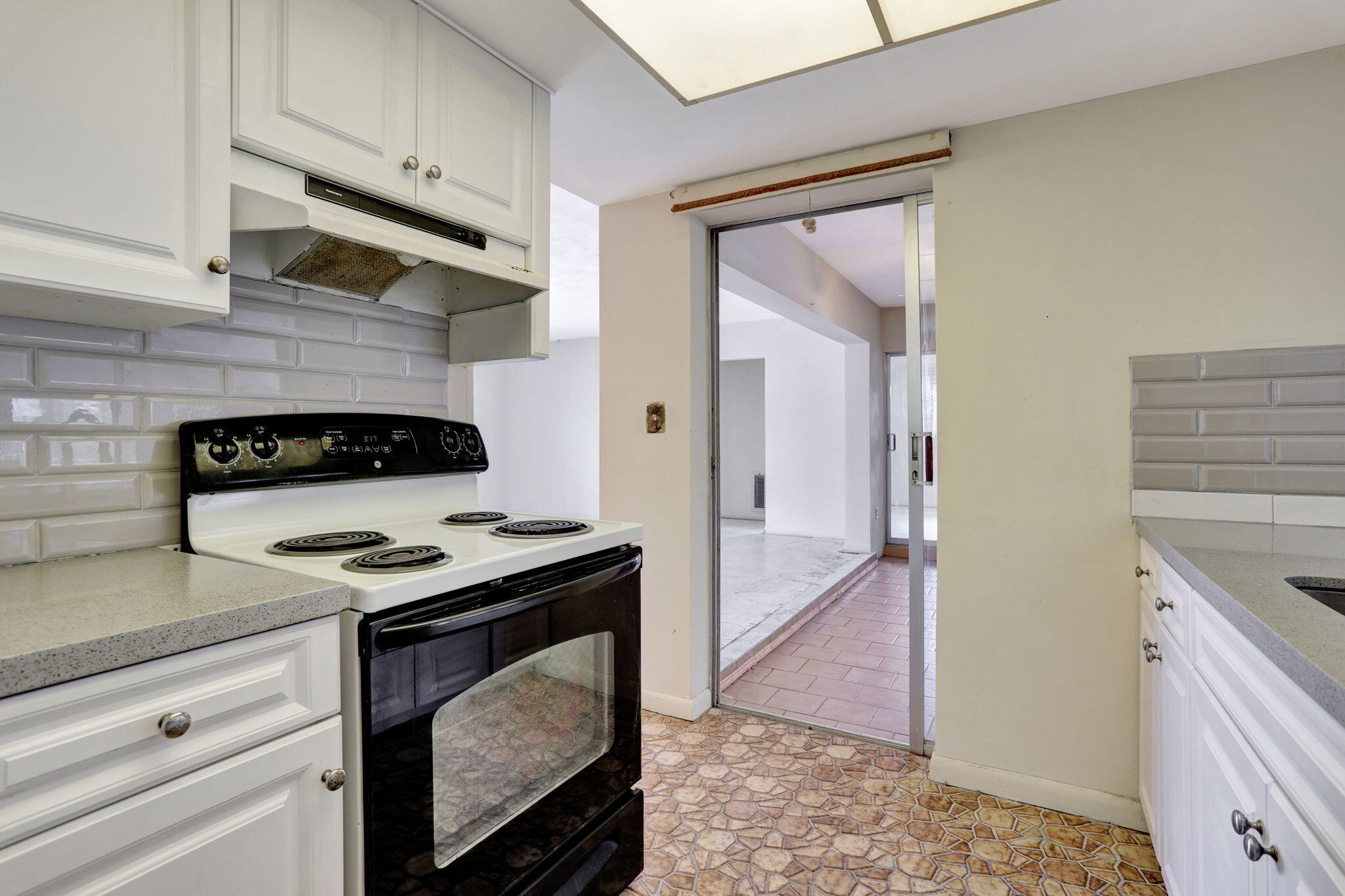 2210 NE 40th Court