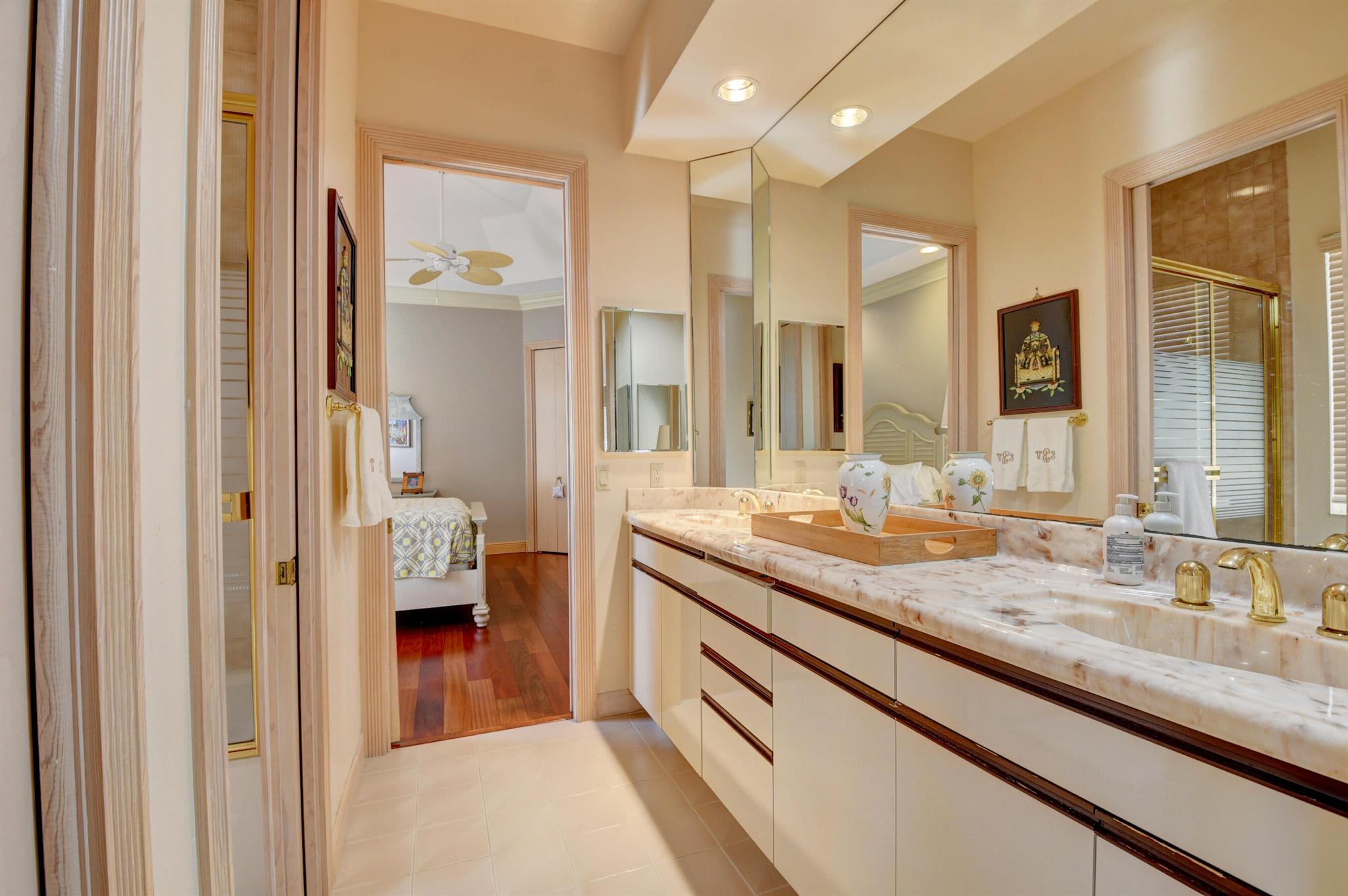 4800 Bocaire Boulevard