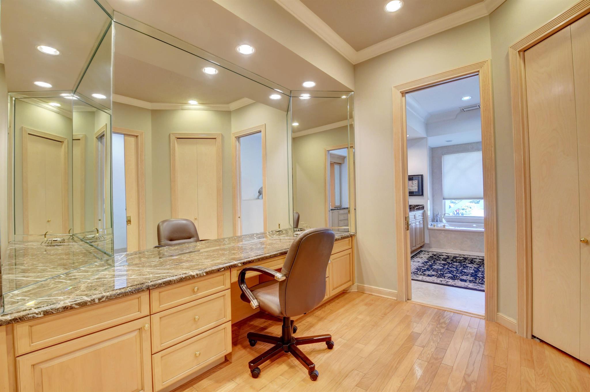 4800 Bocaire Boulevard