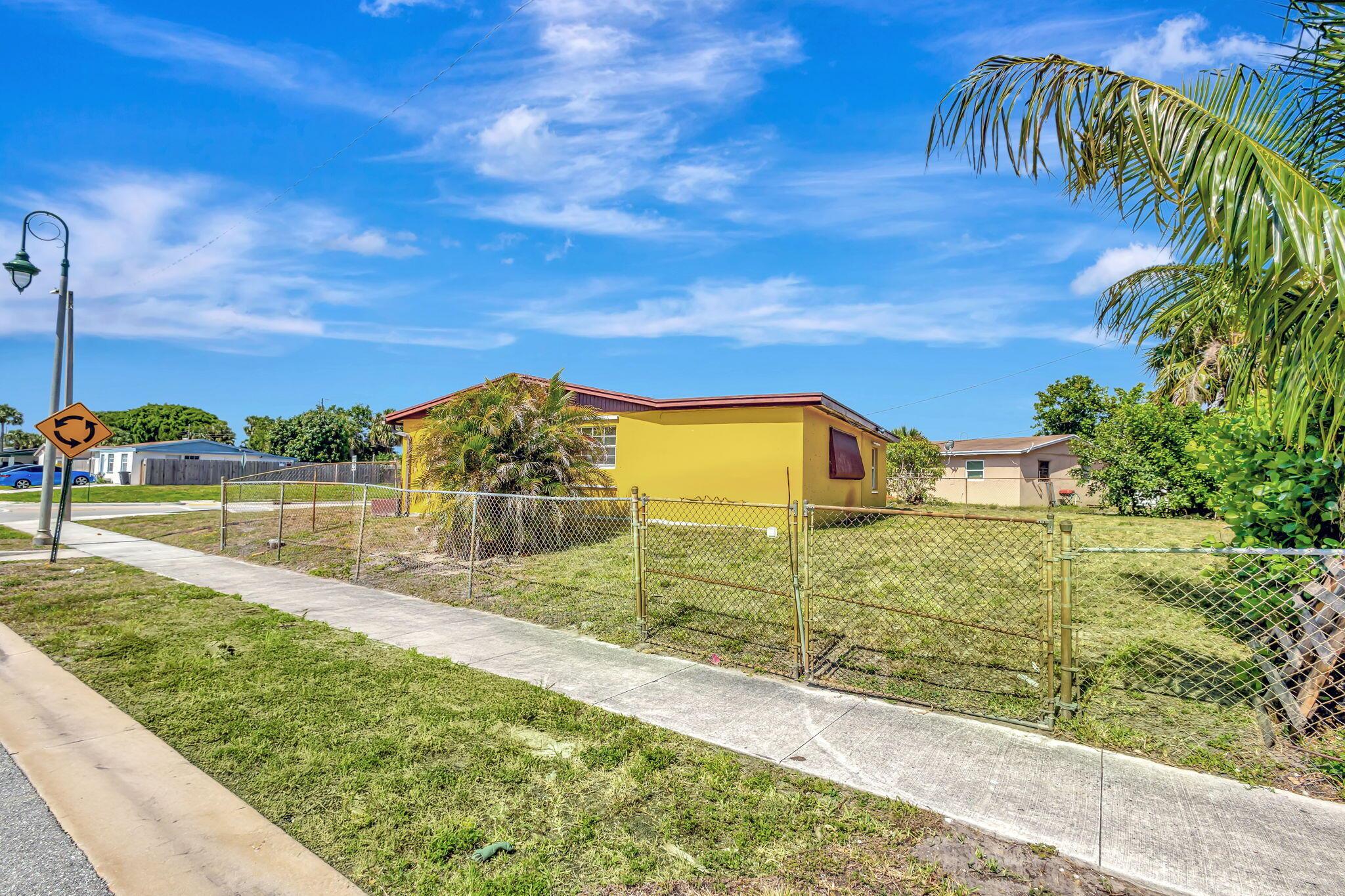 1500 W 13th Street W