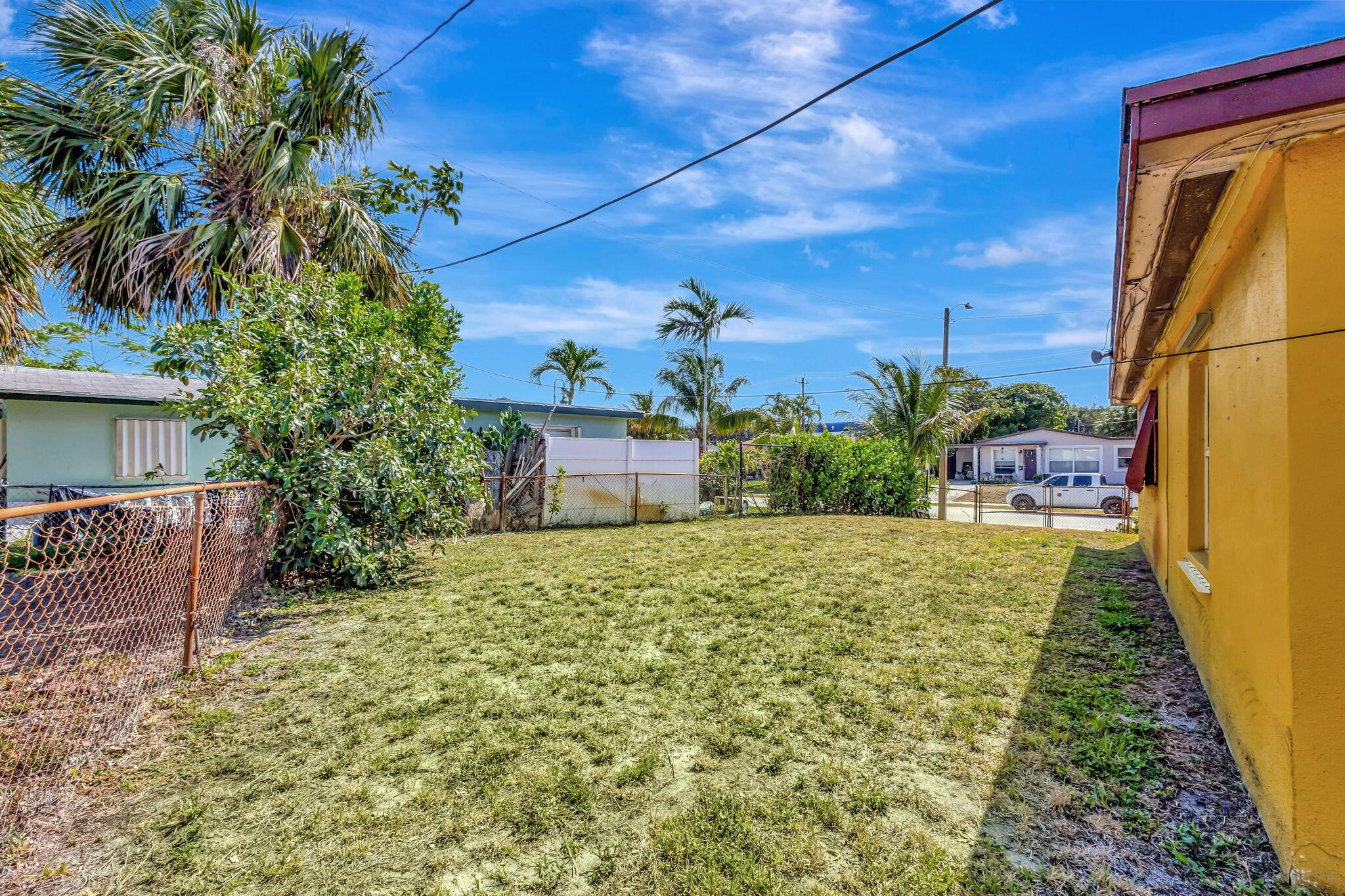 1500 W 13th Street W